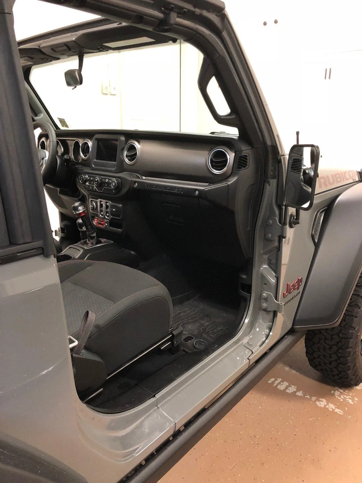 Jeep Wrangler JL Red Dash Trim Removal / Replacement IMG_0805