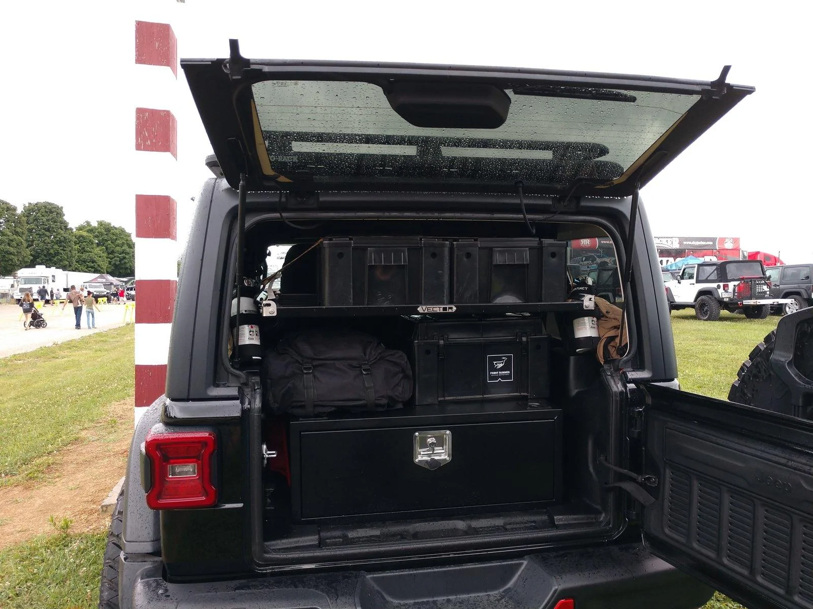 Jeep Wrangler JL Smittybilt Security Storage Vault installed in the JLUR! PAJeep4