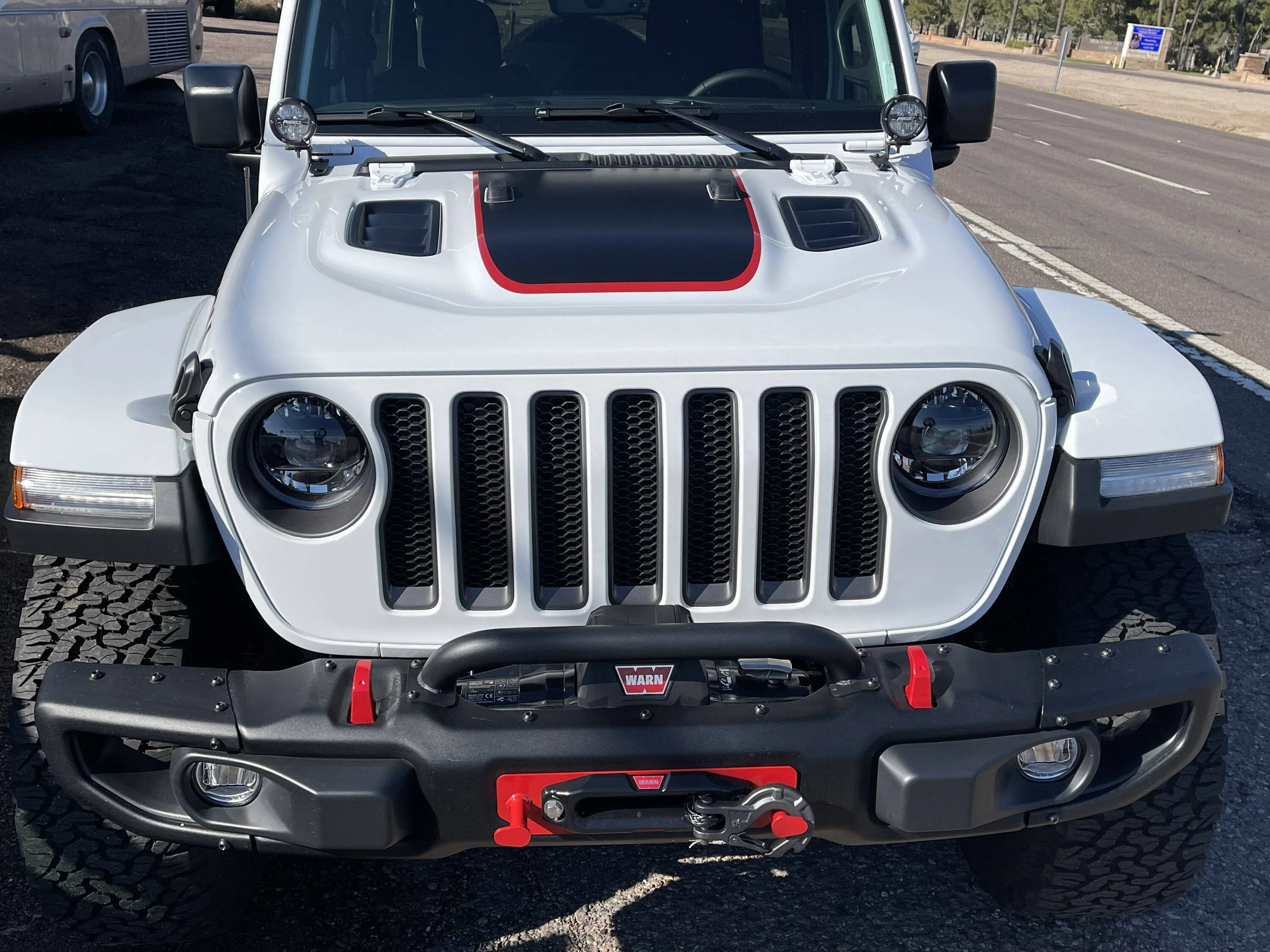Jeep Wrangler JL protecting hood graphic 3D262FAD-D4EC-4EC4-A0F1-A77D81F941A3