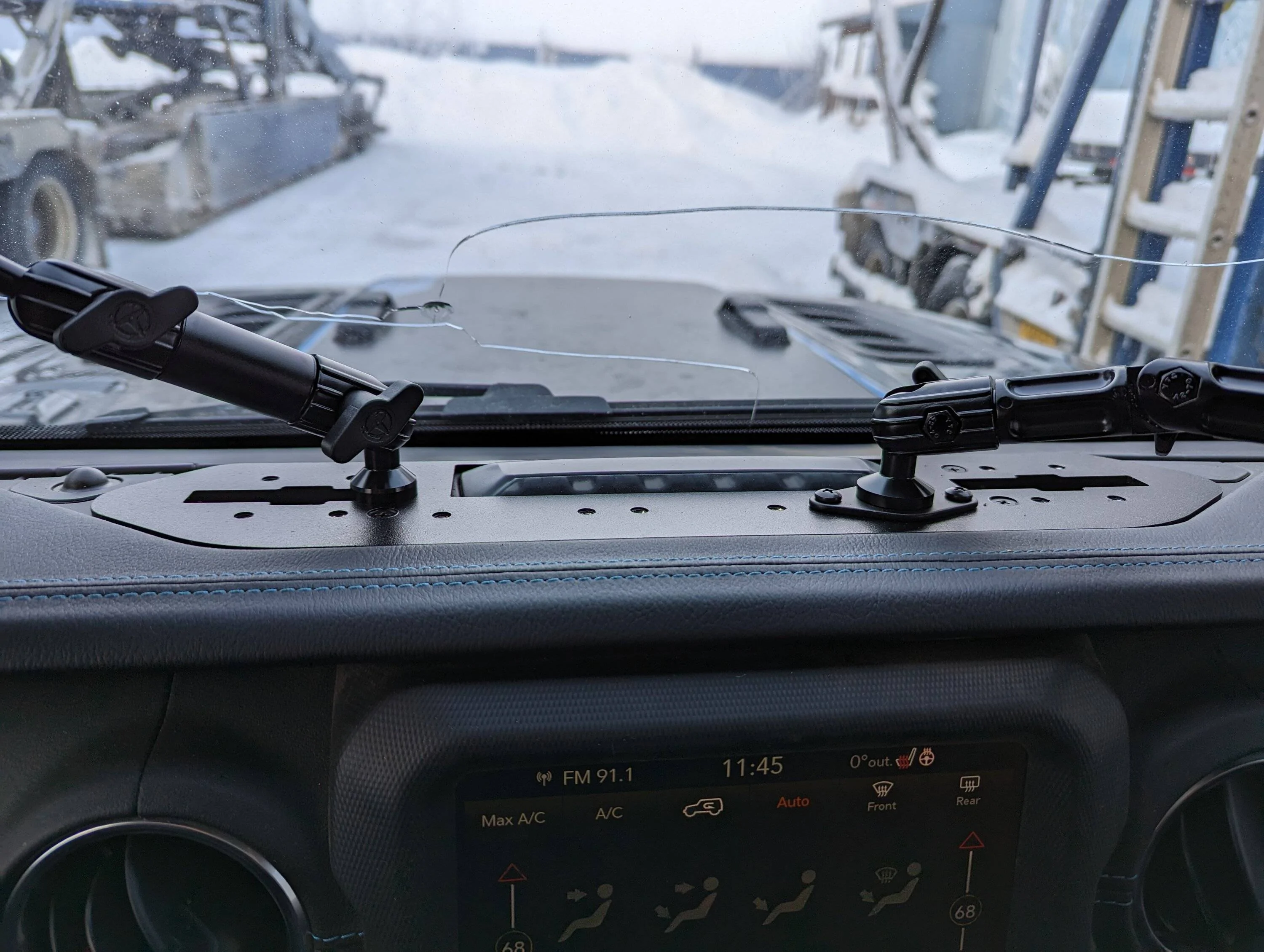 Jeep Wrangler JL Cell phone mount recommendations PXL_20221219_204511276