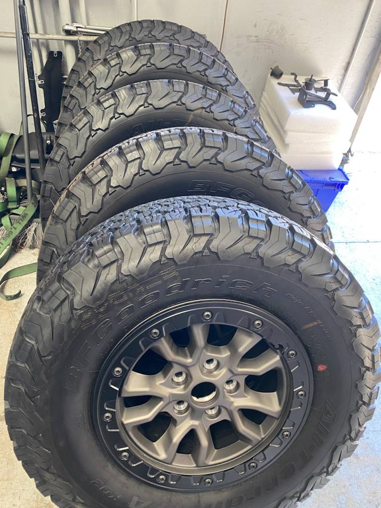 Jeep Wrangler JL 392 wheels and tires with tpms IMG_2415(2)