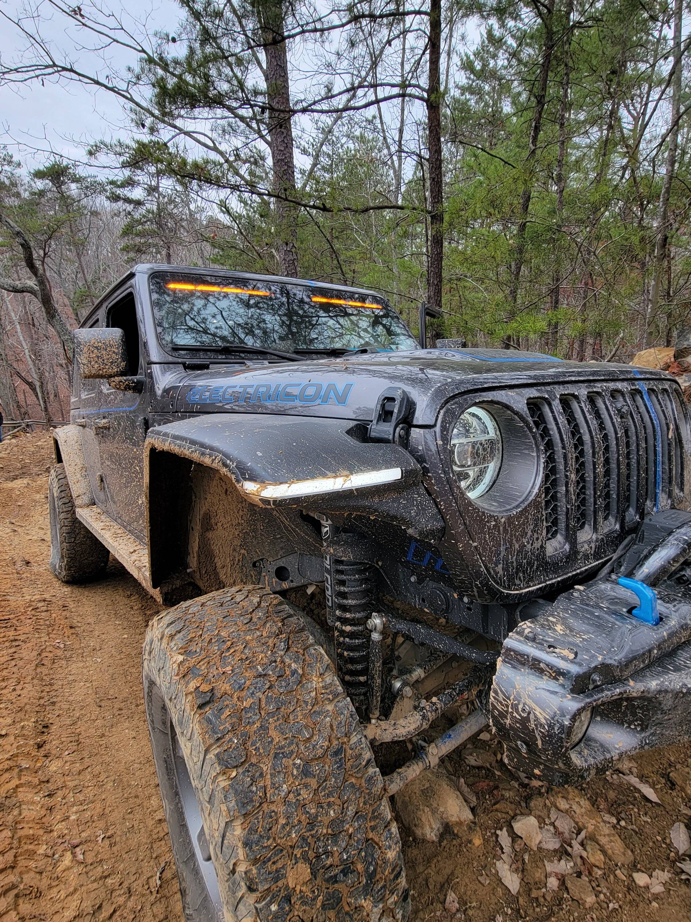 Jeep Wrangler JL eLECTRICON: 4xe Rubicon Build 20221210_143055