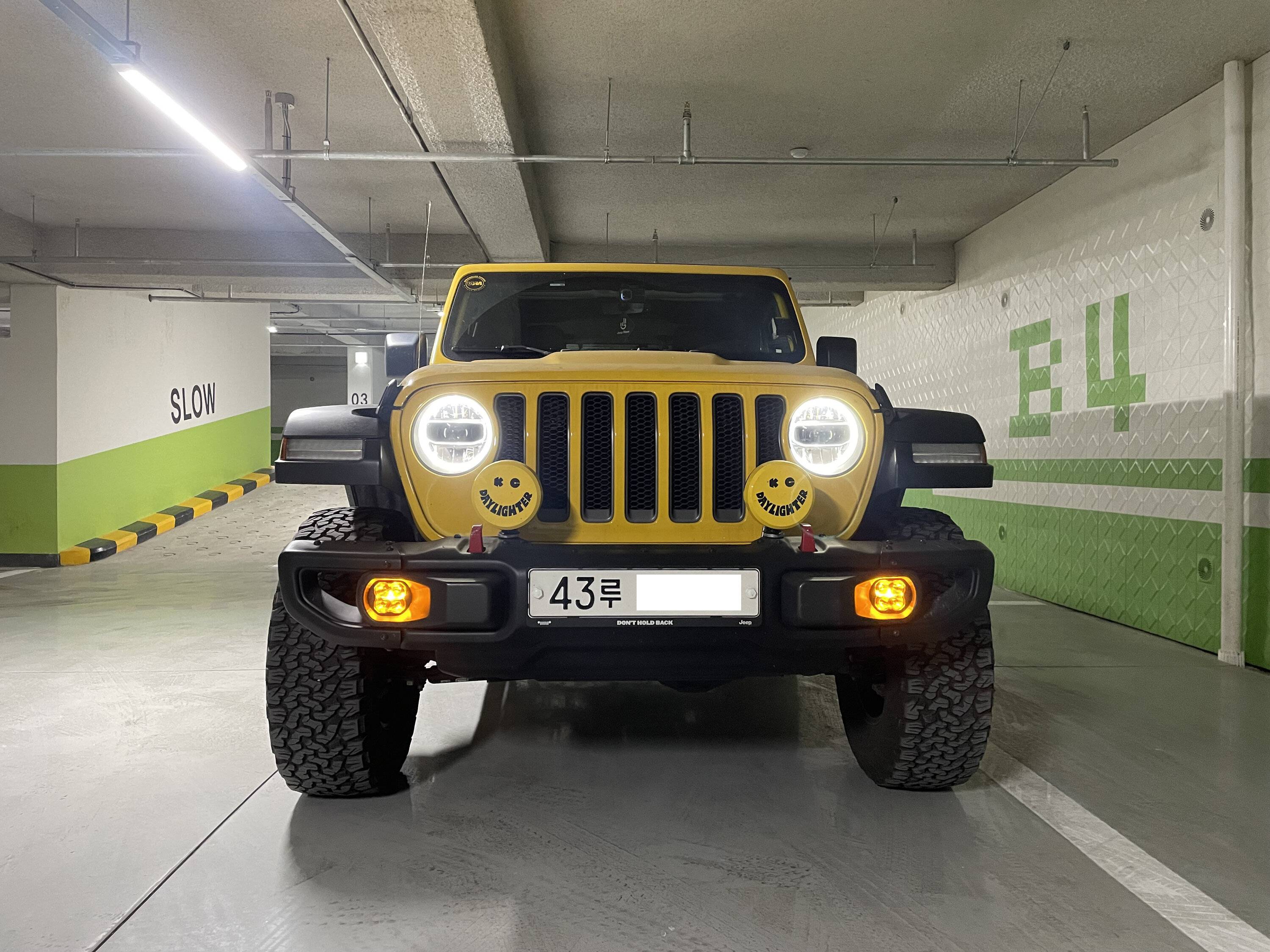 Jeep Wrangler JL Diode Dynamics SS3 Pros on factory aux switch IMG_1270.JPG