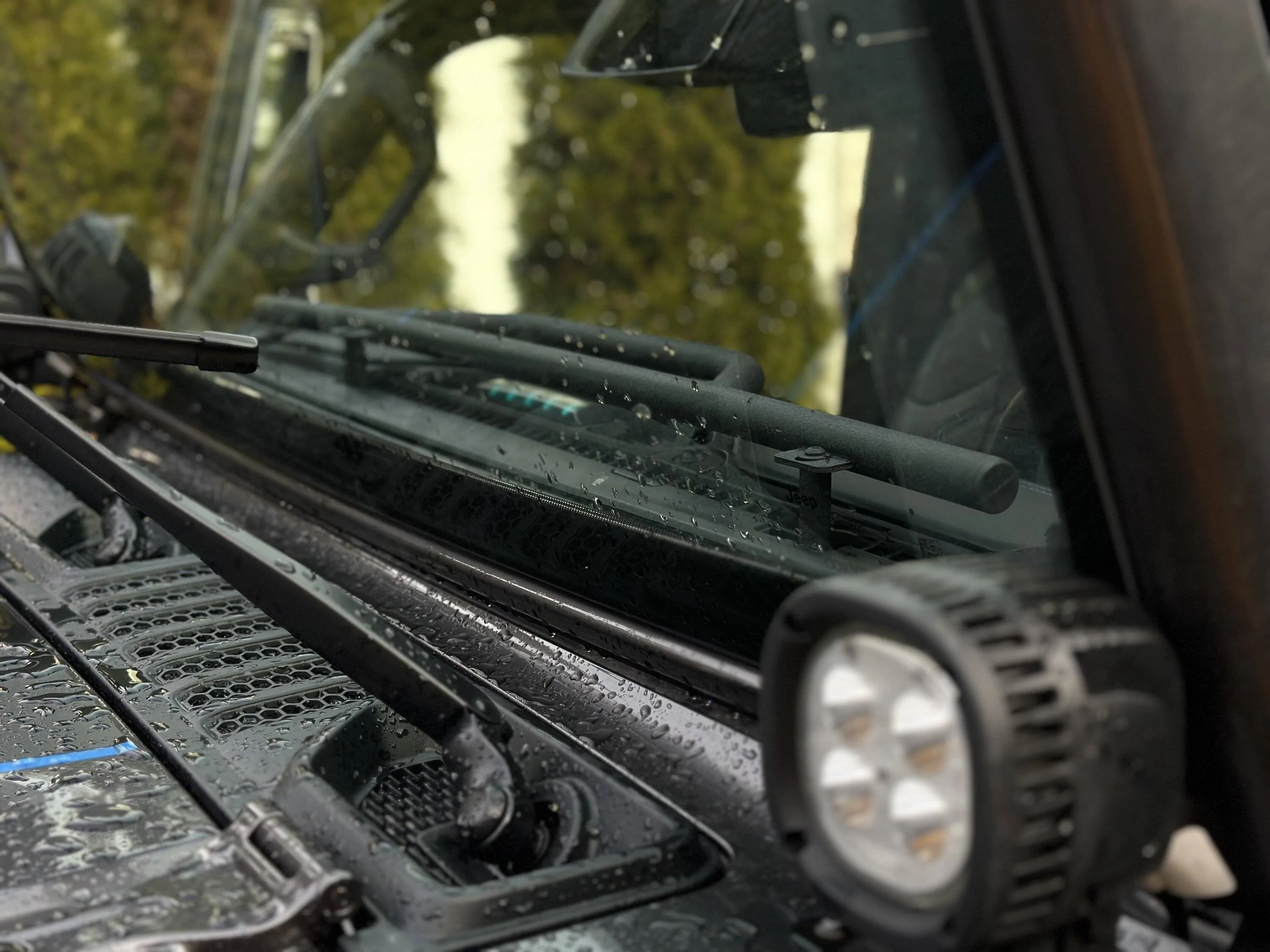 Jeep Wrangler JL Vector e-dock install in 4xe IMG_0710