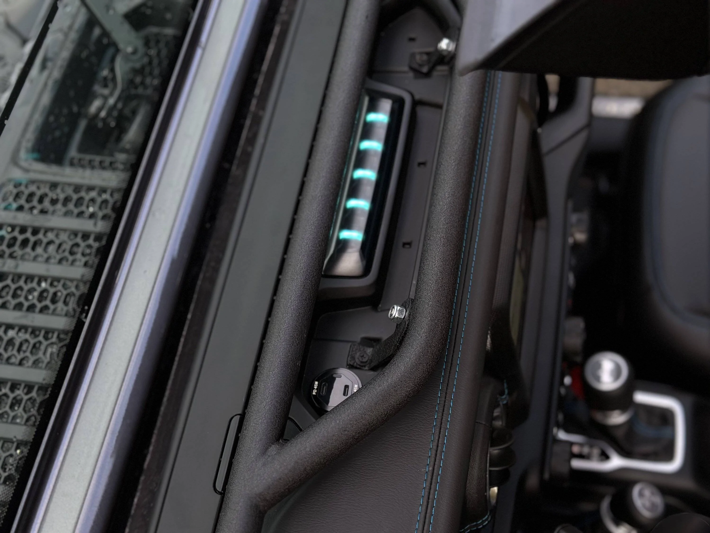 Jeep Wrangler JL Vector e-dock install in 4xe IMG_0719