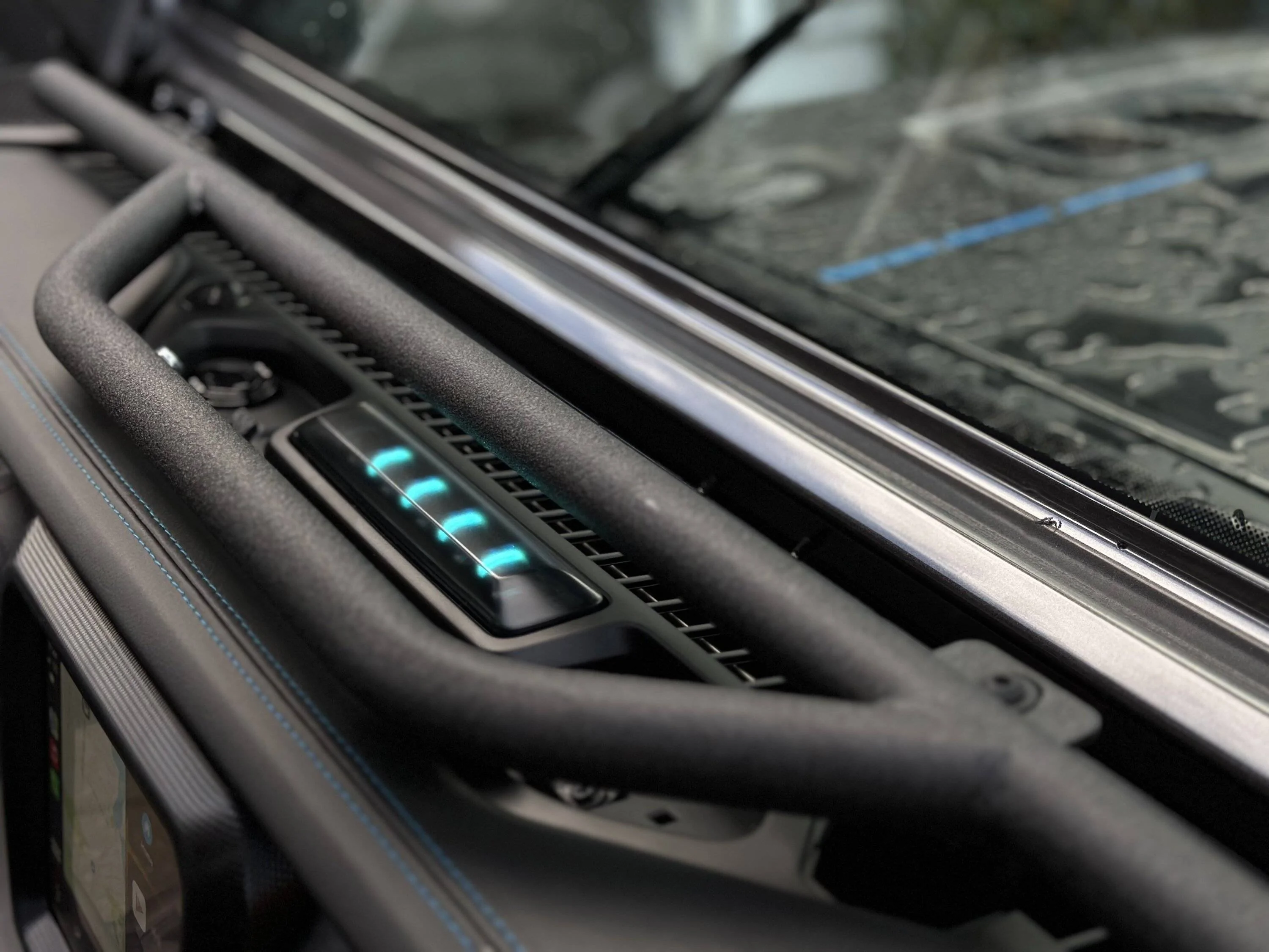 Jeep Wrangler JL Vector e-dock install in 4xe IMG_0723