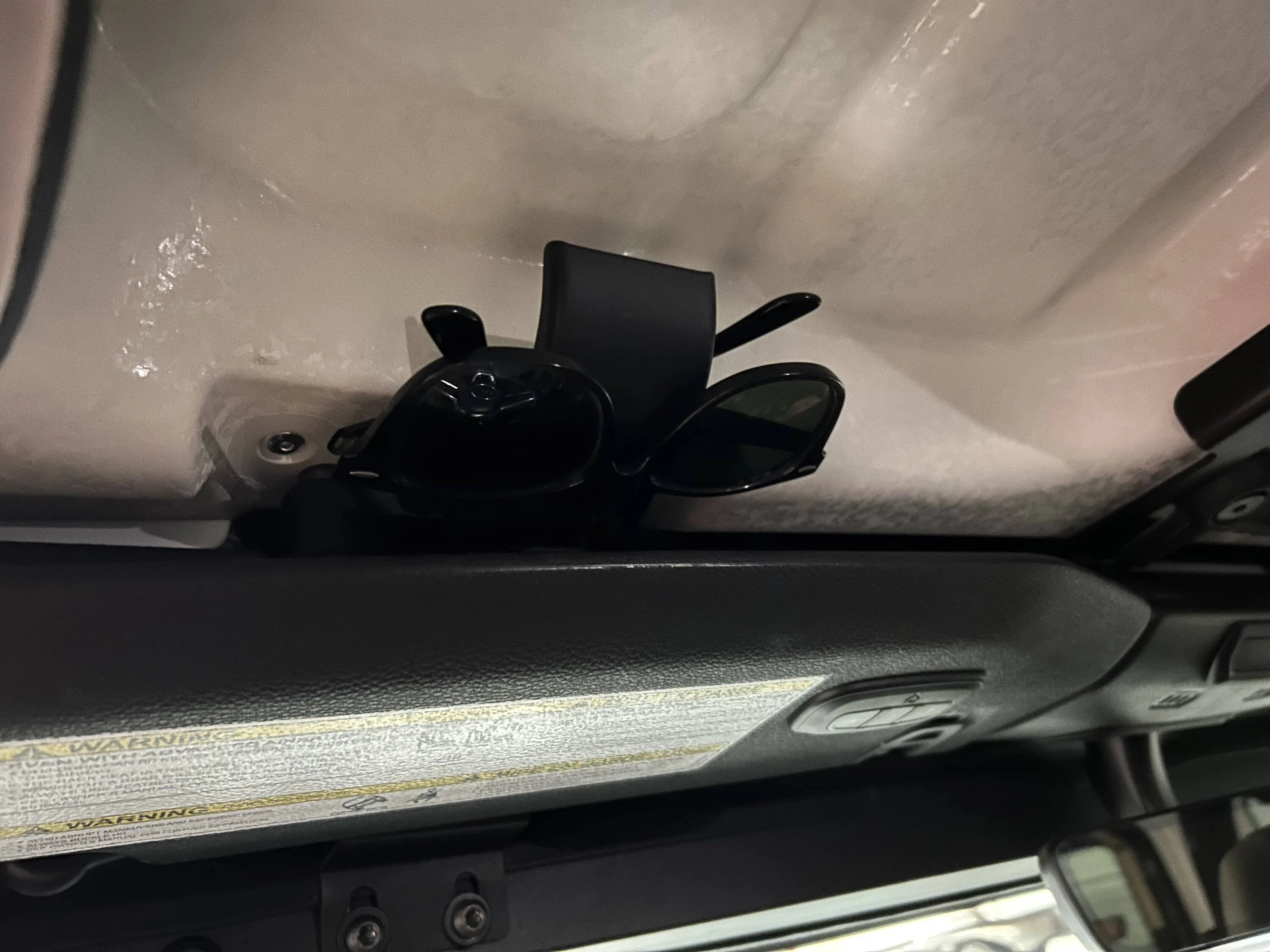 Jeep Wrangler JL Glasses holder? 7BEAA40E-8BD5-4A73-97A3-10C6140EA7C9