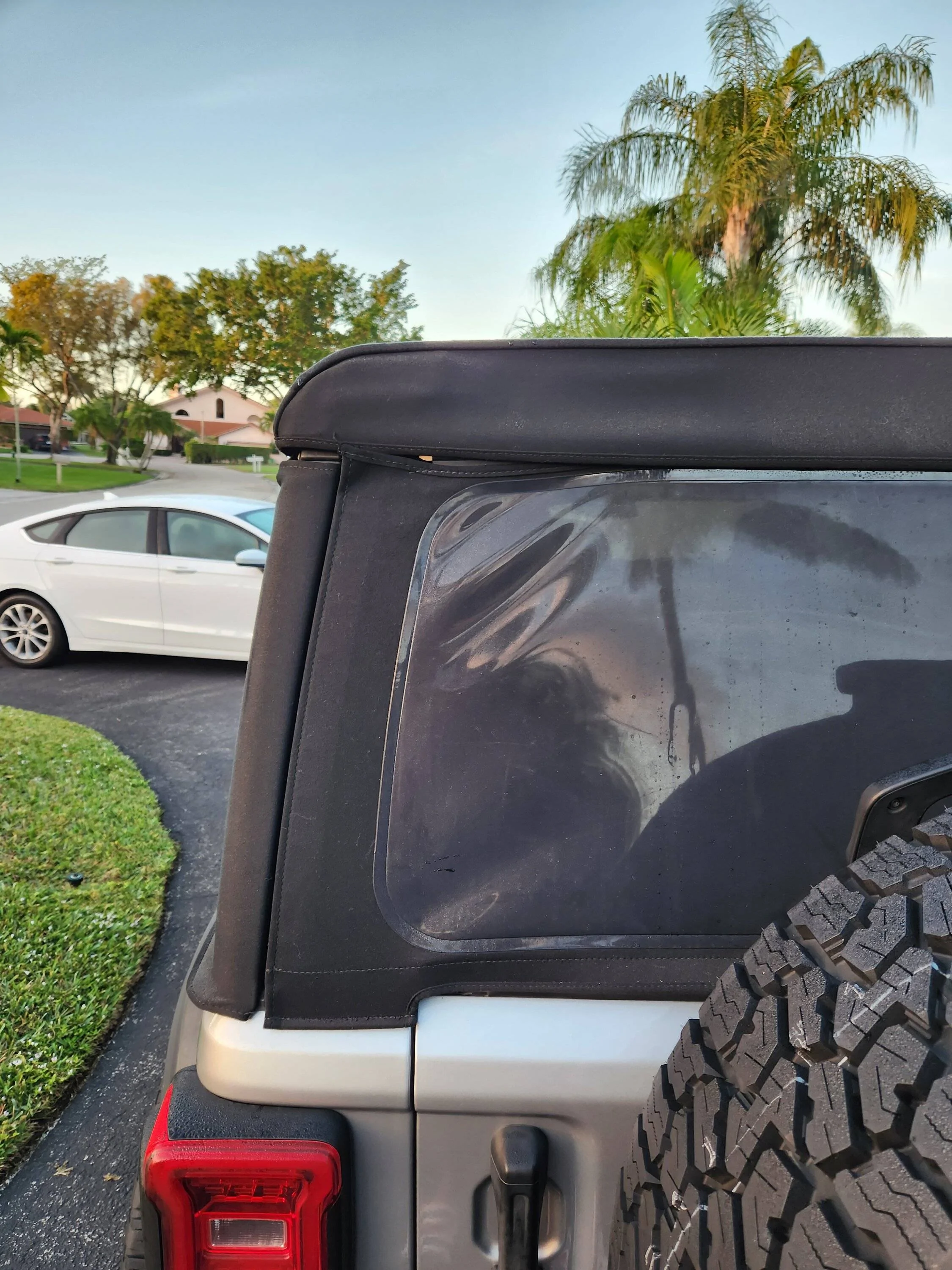 Jeep Wrangler JL Help with soft top gaps -- cause and fix? 20230104_072308