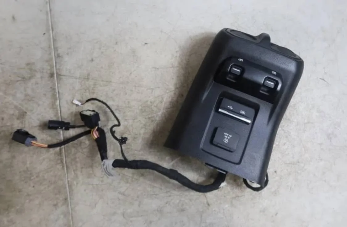 Jeep Wrangler JL Rear Center Console mod/upgrade 71D91959-946D-4343-84F2-66896460A736