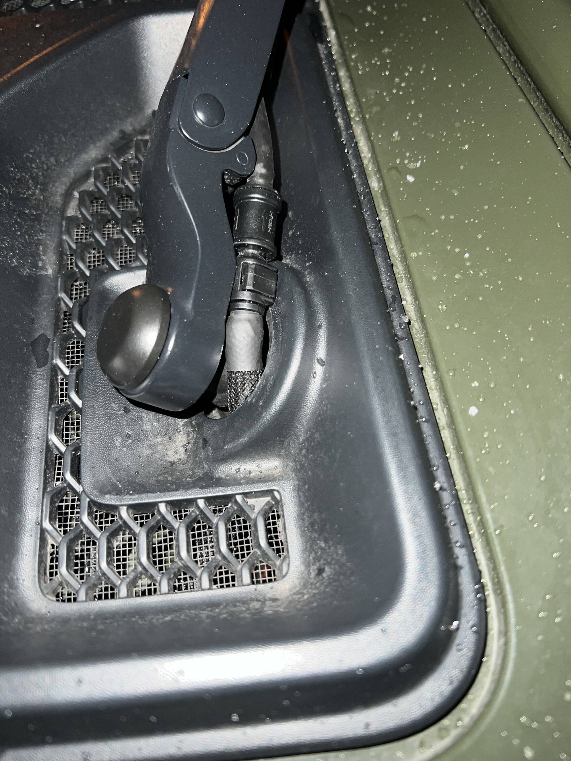 Jeep Wrangler JL New style windshield washer problem and solution. F7B45809-4FBC-429E-A0A1-15B46191EFE9