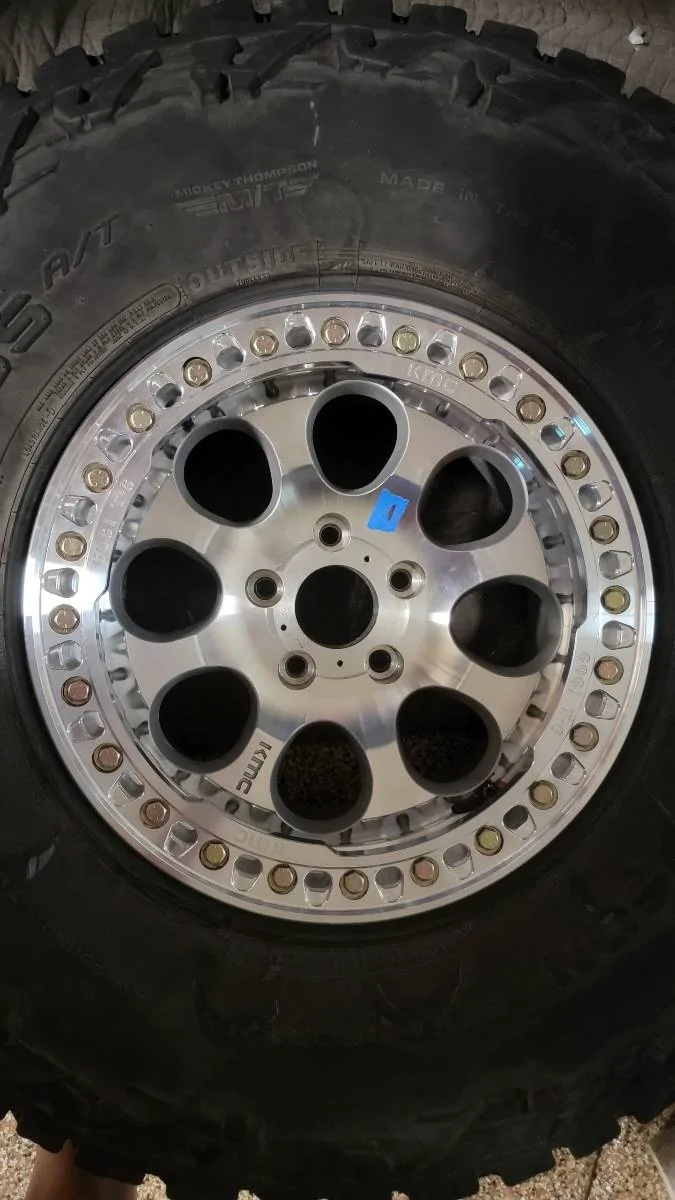 Jeep Wrangler JL KMC Riot Bead Lock Wheels 1