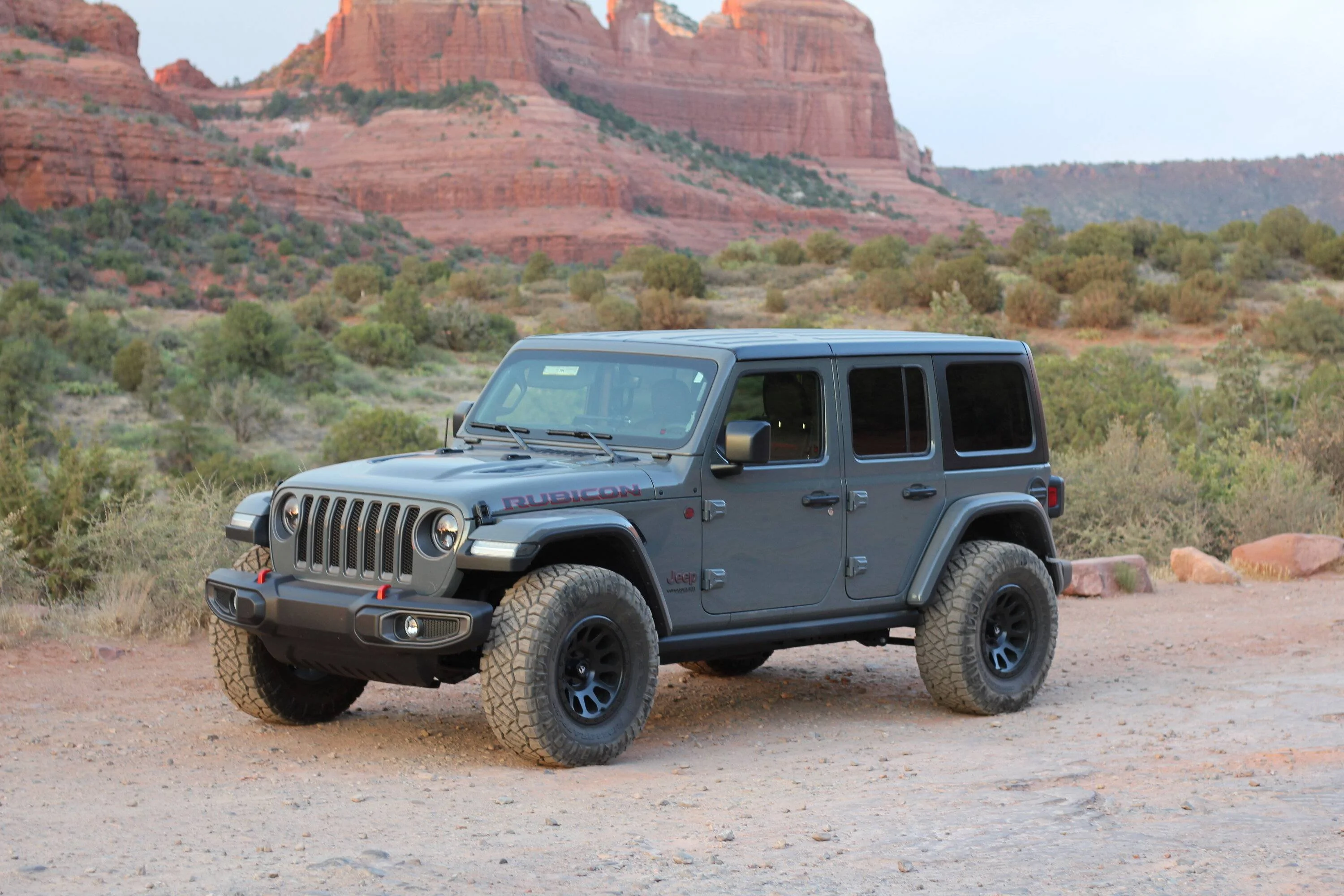 Jeep Wrangler JL Willys vs Rubicon 3686C911-0208-4341-B159-F520558E94E6
