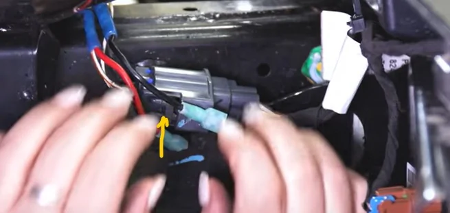 Jeep Wrangler JL Help Needed - Fog light electrical connector removal Screenshot 2023-01-07 153945