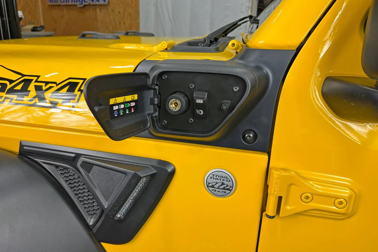 ラングラーJL 4xeポート×Grimm offrode ×CTEK充電ポート Grimm Offroad】4xeの充電ポートをやっぱり充電ポートに使用する
