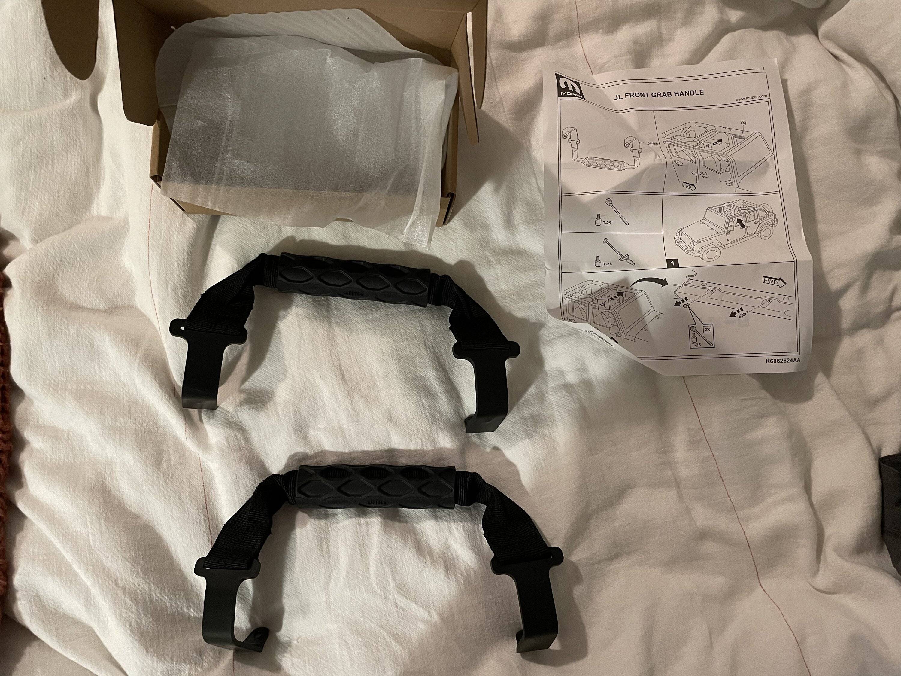 Jeep Wrangler JL Mopar Front Grab Handles 1925EE01-FC9E-4824-9C29-F4B0C00B4399