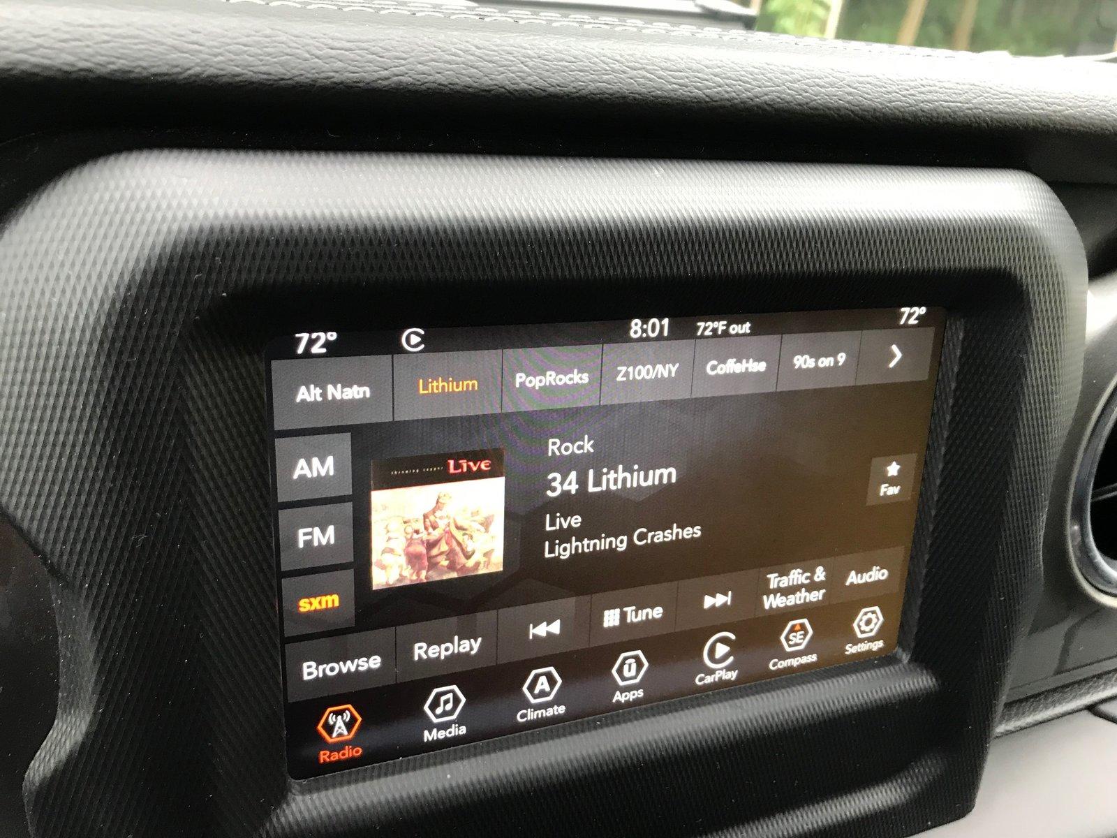 Jeep Wrangler JL uconnect 7" screen alignment with carplay uconnect1
