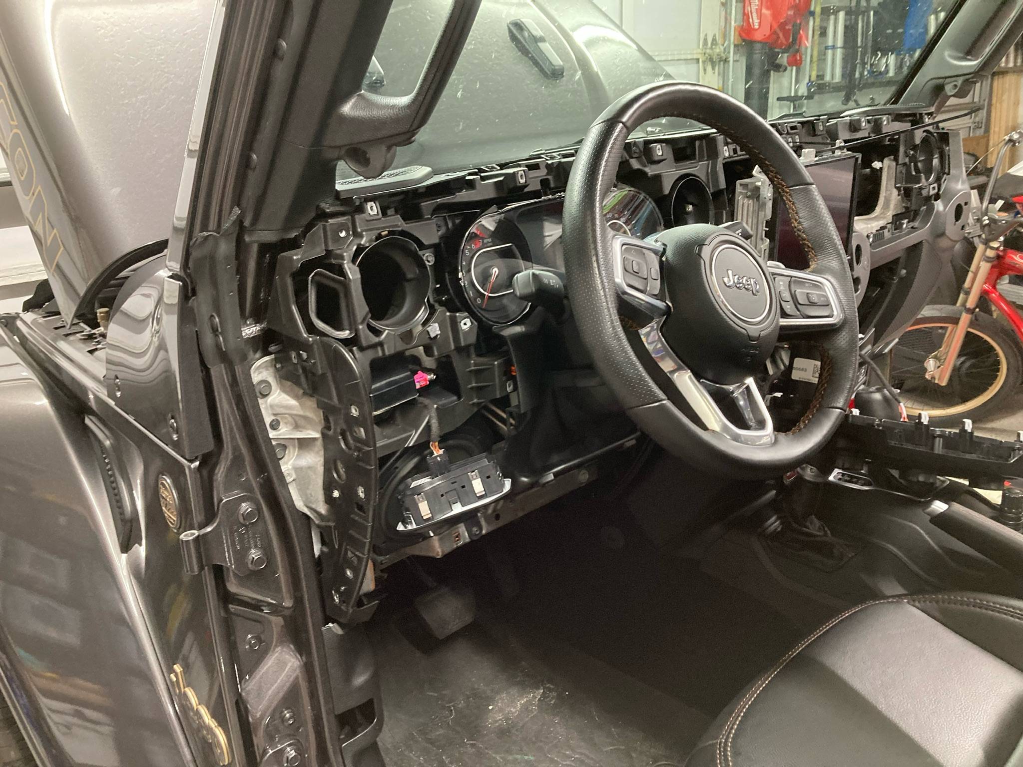 Jeep Wrangler JL Adding an Aftermarket Amp(s) 1673481903277