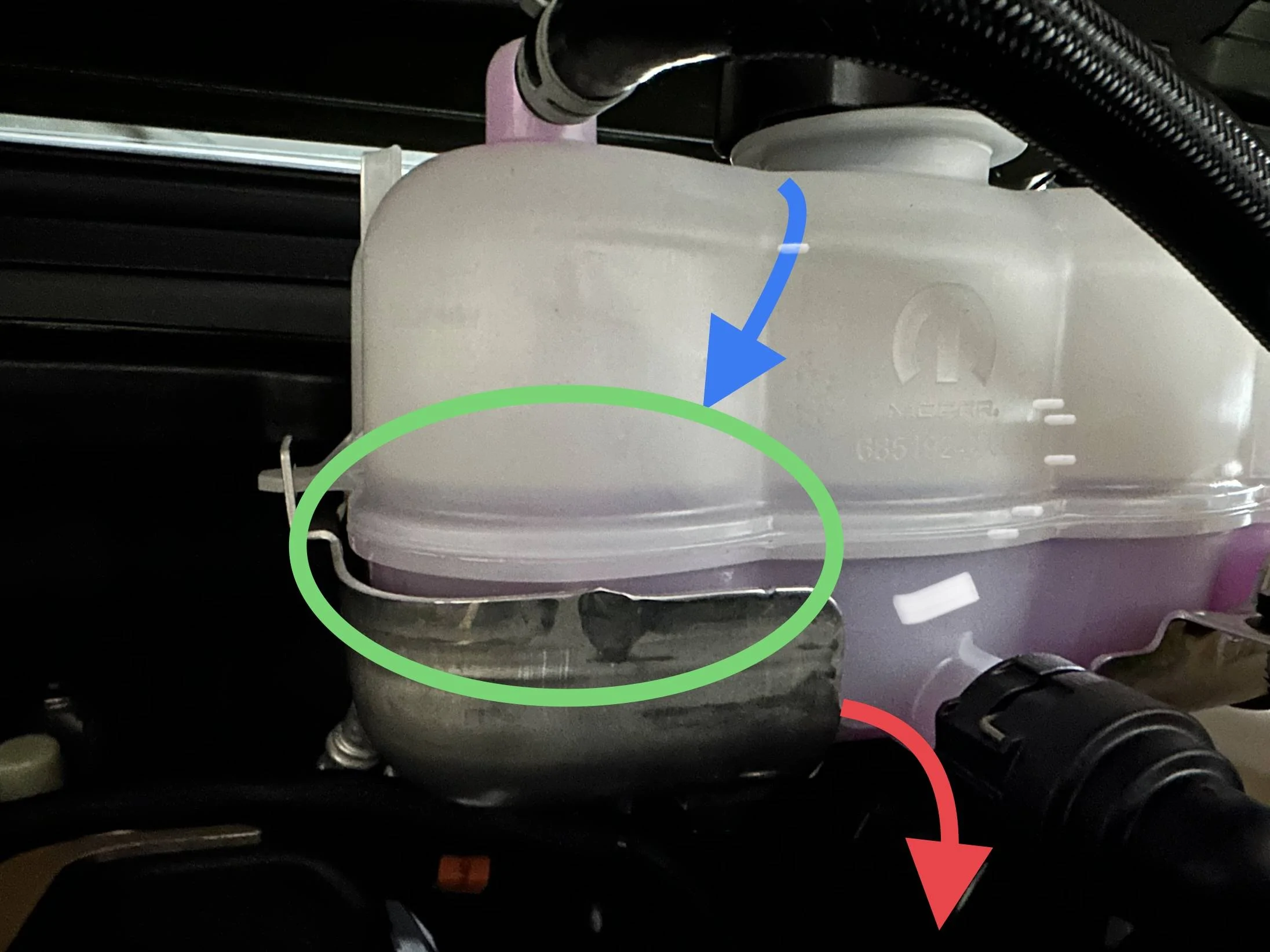 Jeep Wrangler JL Leaking Coolant Reservoir AFE8105B-EB17-491E-8B06-B7860235C78C
