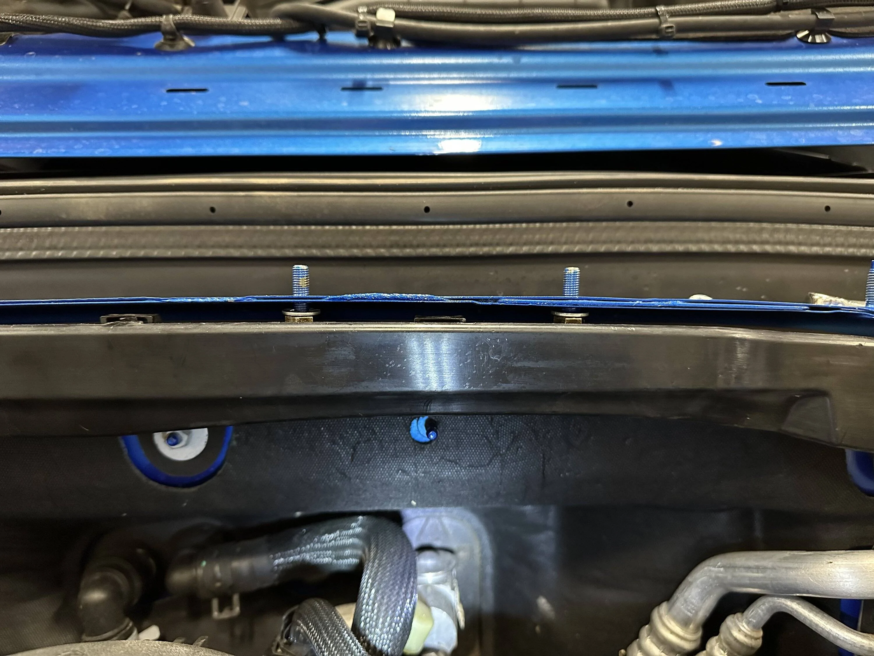 Jeep Wrangler JL ARB Single mounted under the hood 5041C81C-CAC3-4CEA-AD3A-FCAF8F092C47