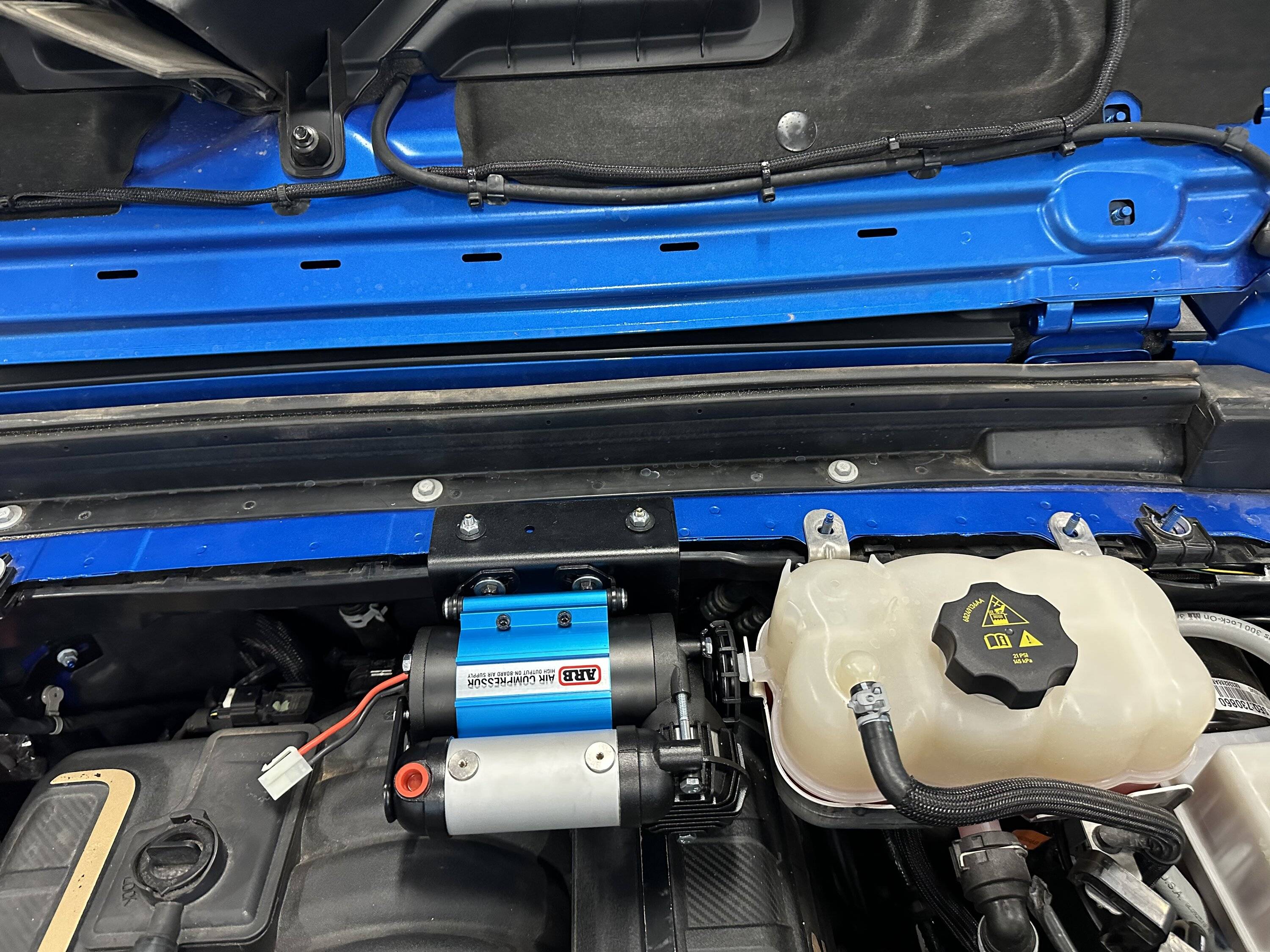 Jeep Wrangler JL ARB Single mounted under the hood 61E3C040-ABA9-45E5-924F-DA780A321CC3