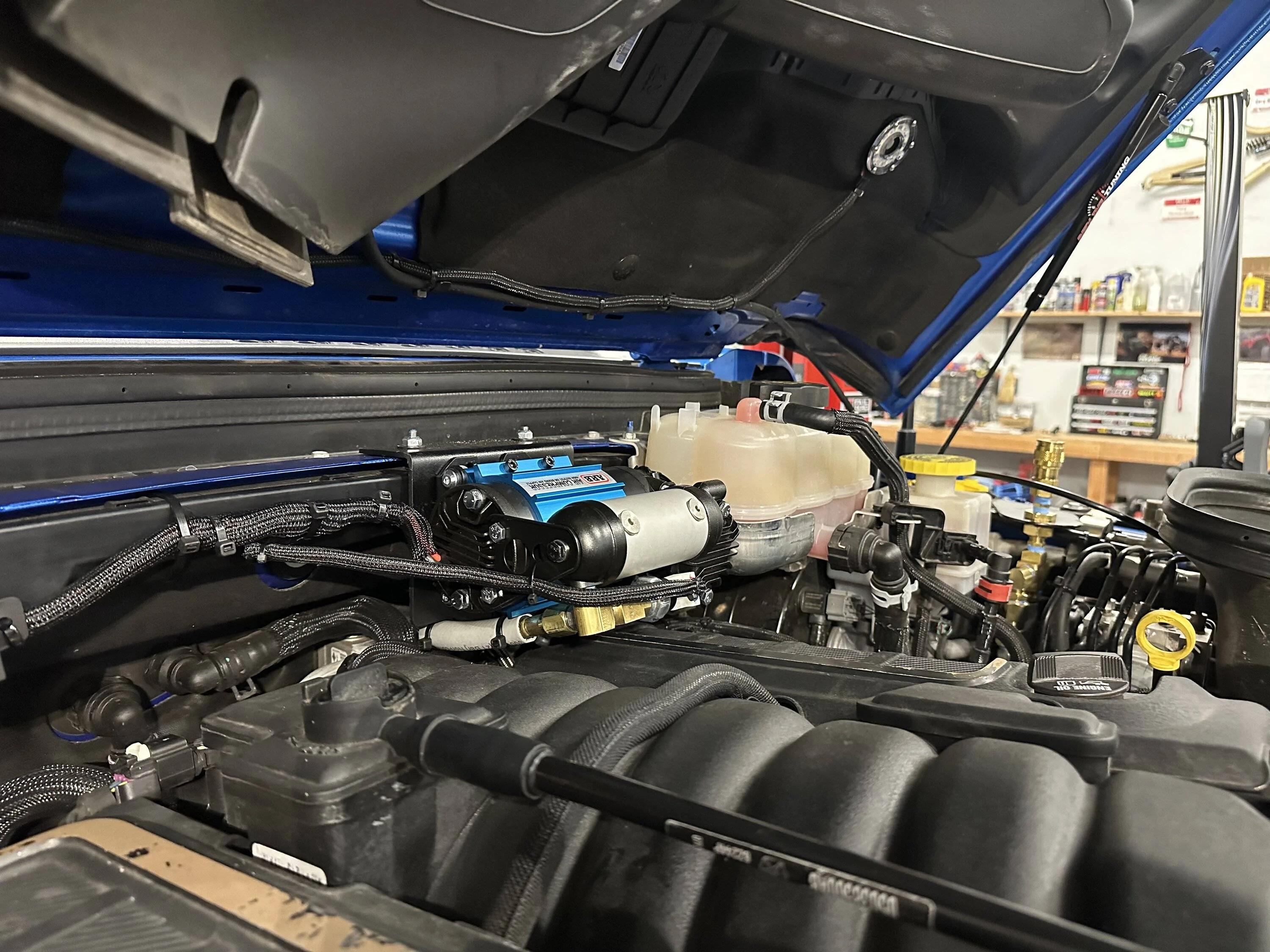 Jeep Wrangler JL ARB Single mounted under the hood E35BCD33-67AC-47D9-8270-6F0FB444F00B
