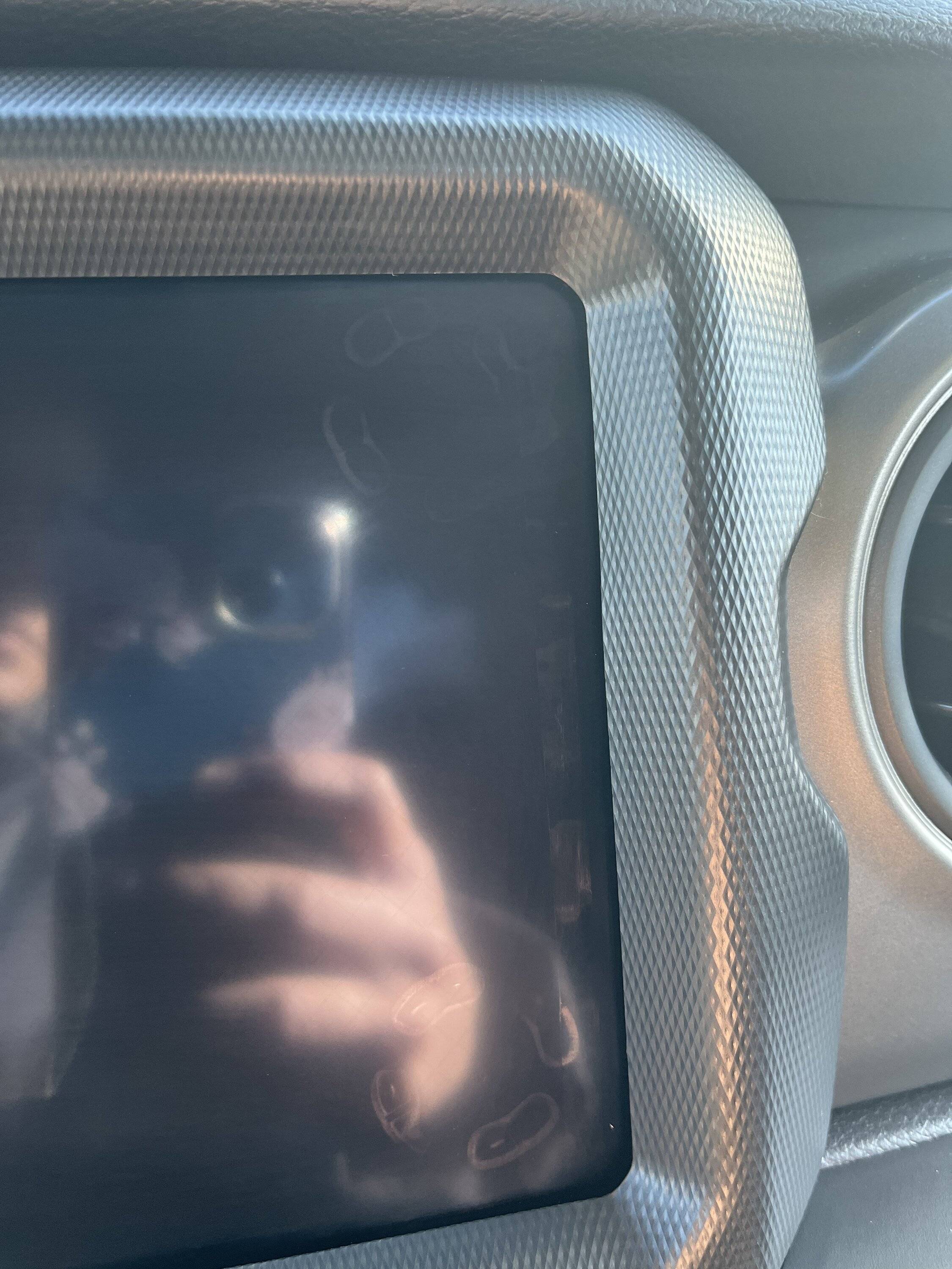Jeep Wrangler JL Screen Issue? -- circular marks on their screen edges? 3662B76F-F99C-44AF-97C9-A7019E950A85