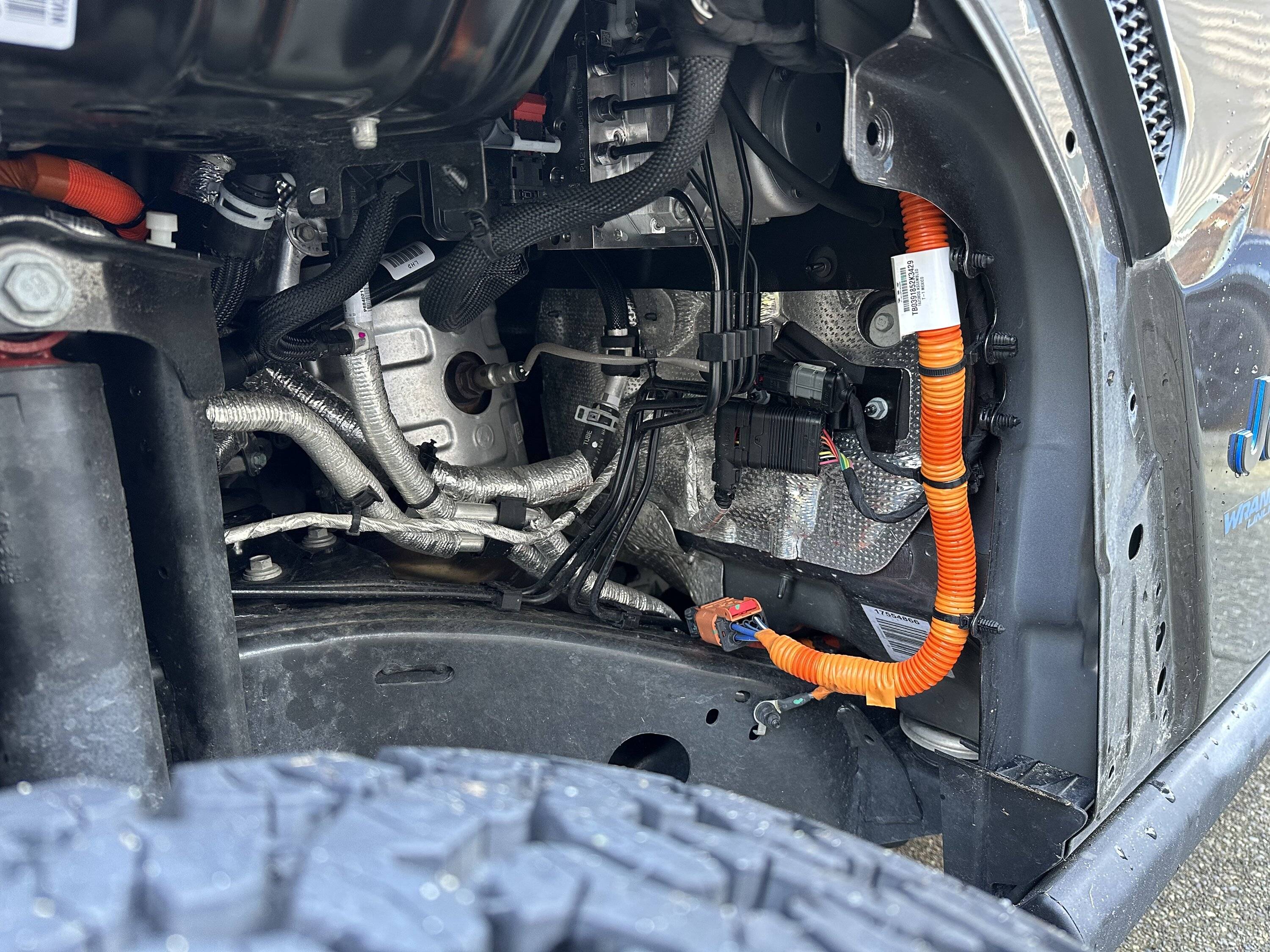 Jeep Wrangler JL ARB Single Compressor Underhood Firewall Mount IMG_0828