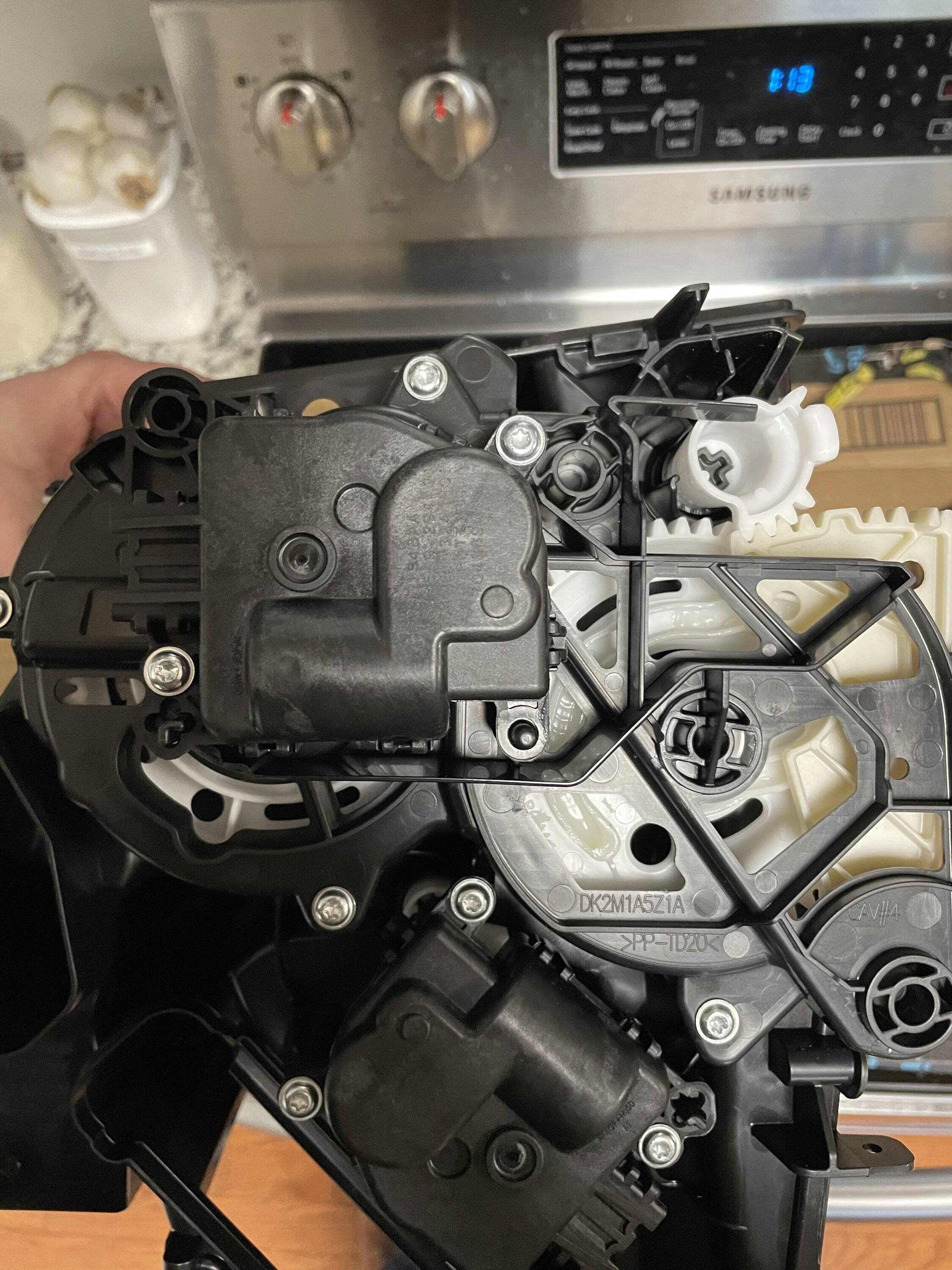 Jeep Wrangler JL Adding Sun Sensor and In-Cabin Sensor for Auto A/C IMG_3066
