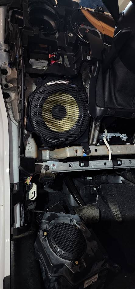 Jeep Wrangler JL Adding an Aftermarket Amp(s) 1674363033085