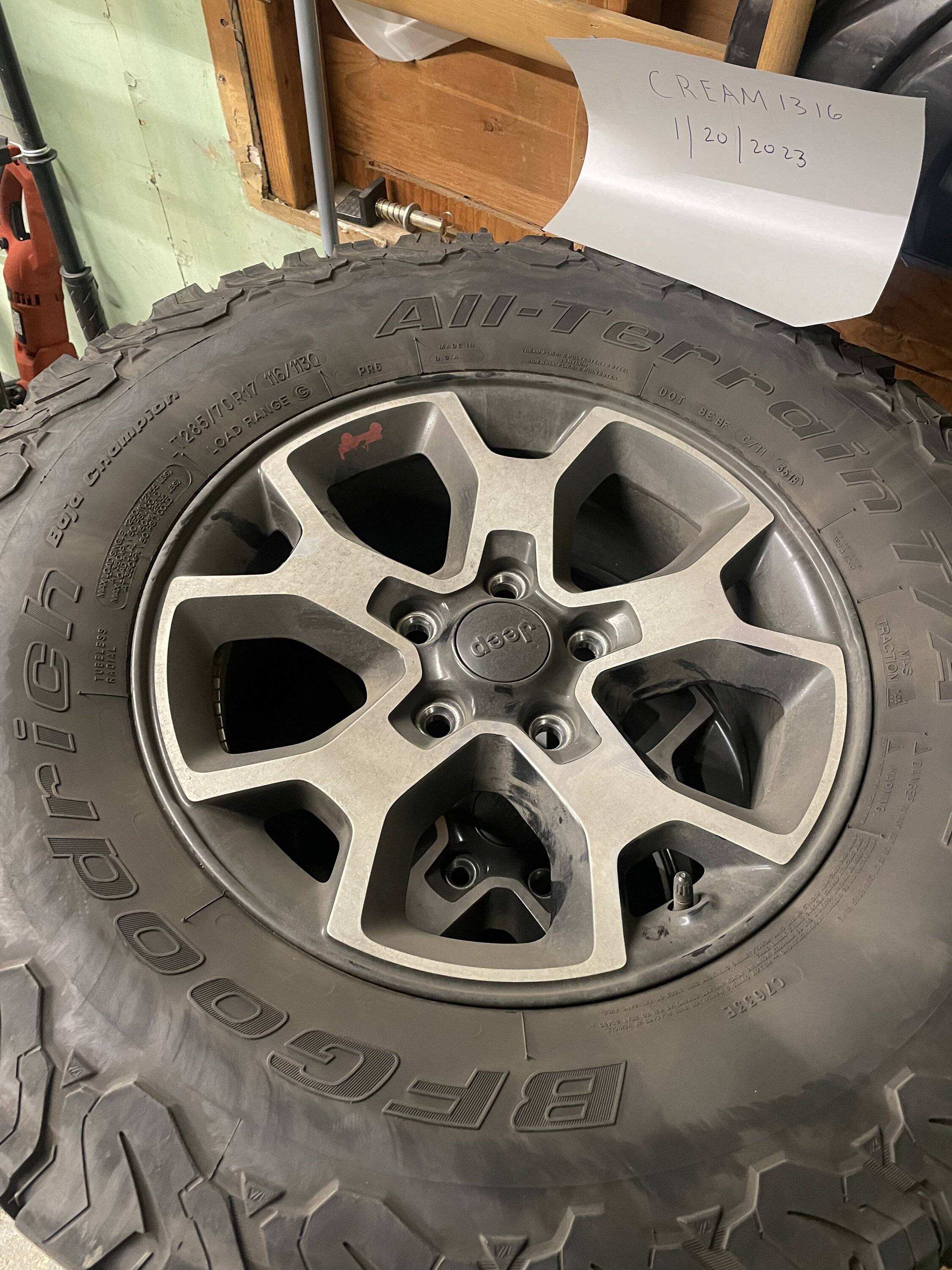 Jeep Wrangler JL JL RUBICON WHEELS(5) WITH TPMS 74D3D179-A09C-4E71-97EC-4CD5461359B6