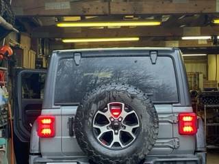Jeep Wrangler JL 3rd brake light modification - on the cheap(12¢) lights on