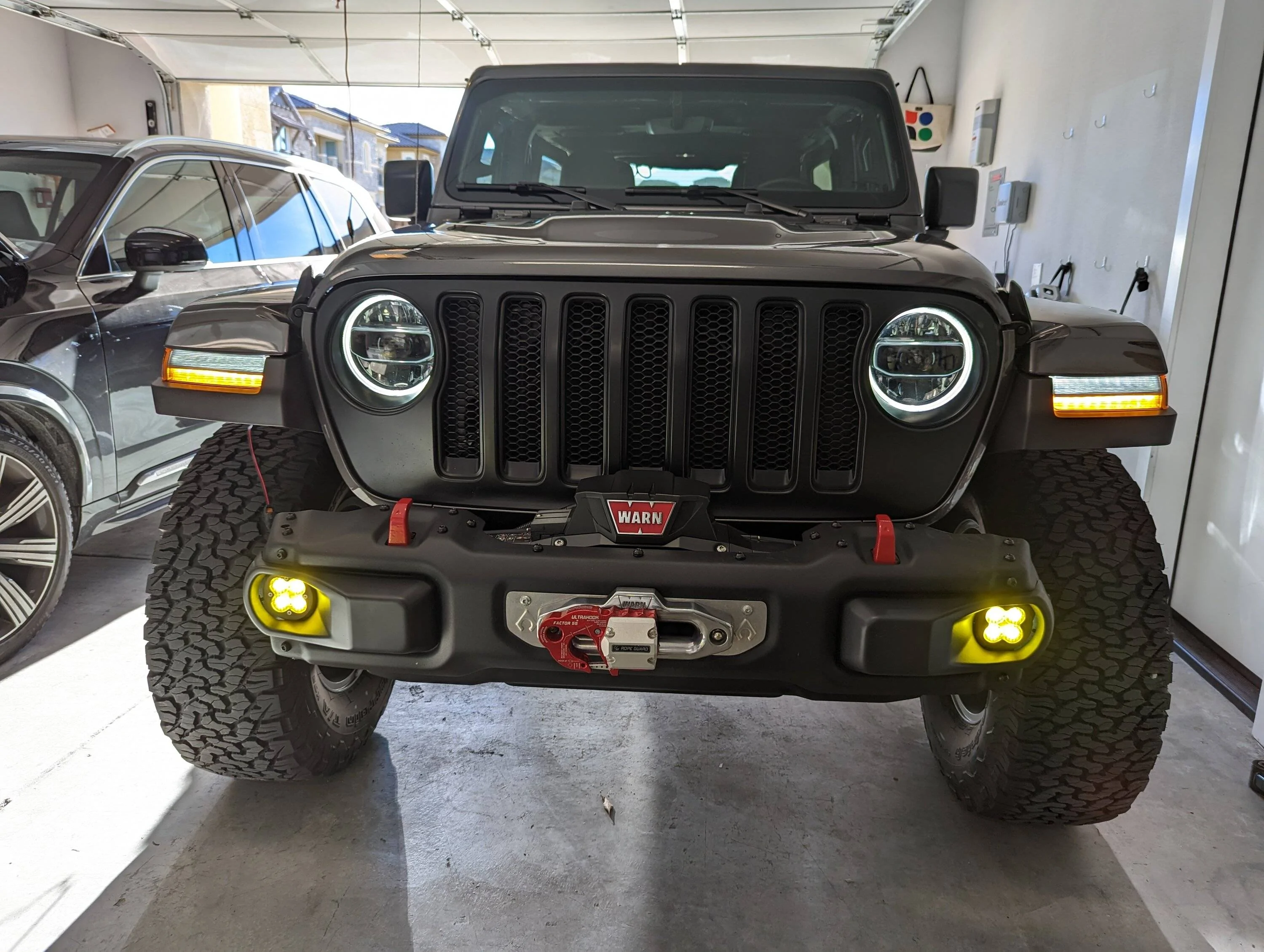 Jeep Wrangler JL Set OEM LEDs always ON (Except Headlights) in AUTO PXL_20230122_232258965