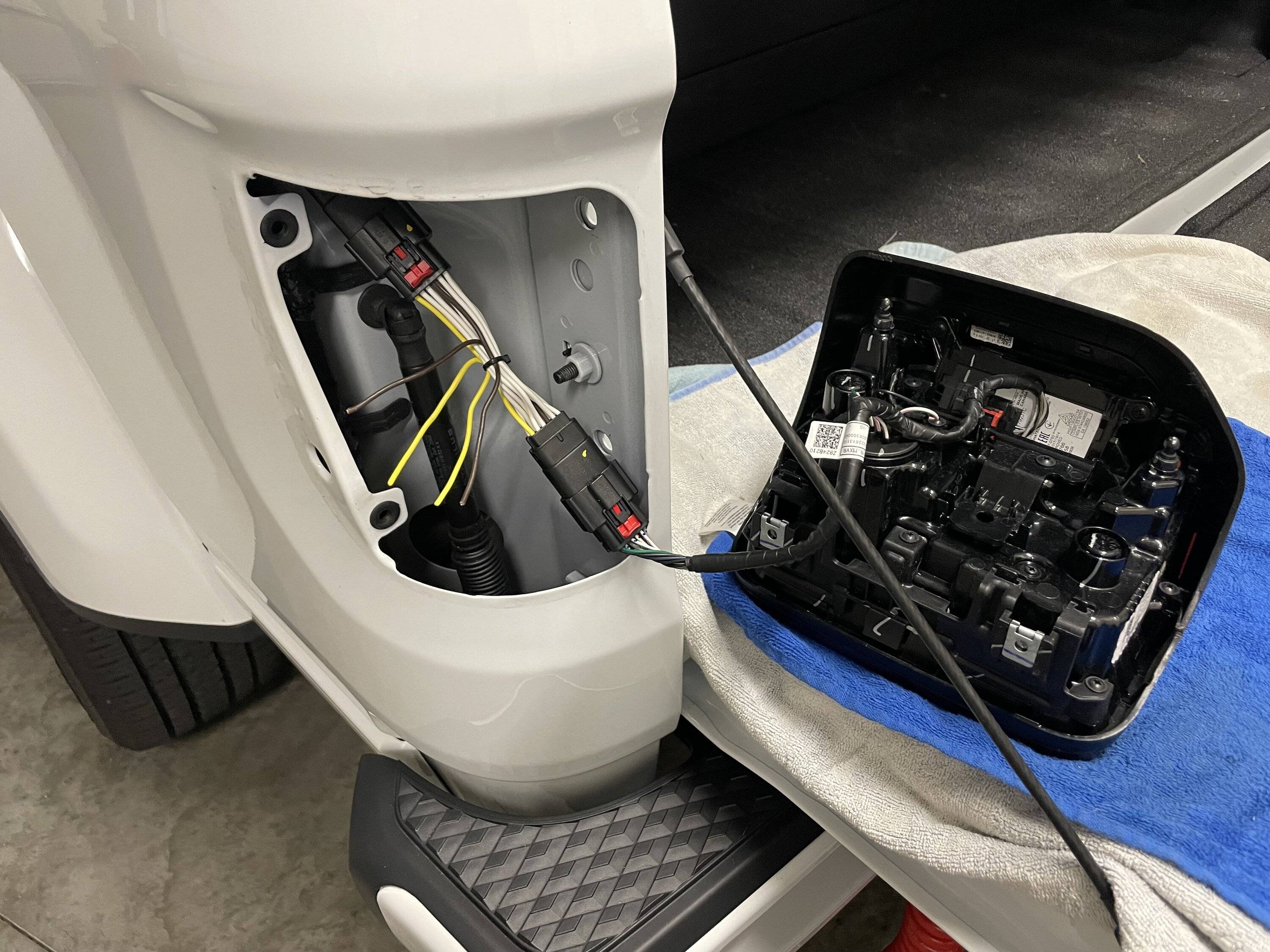 Jeep Wrangler JL JLUR battery flatlining when flat towing IMG_6858