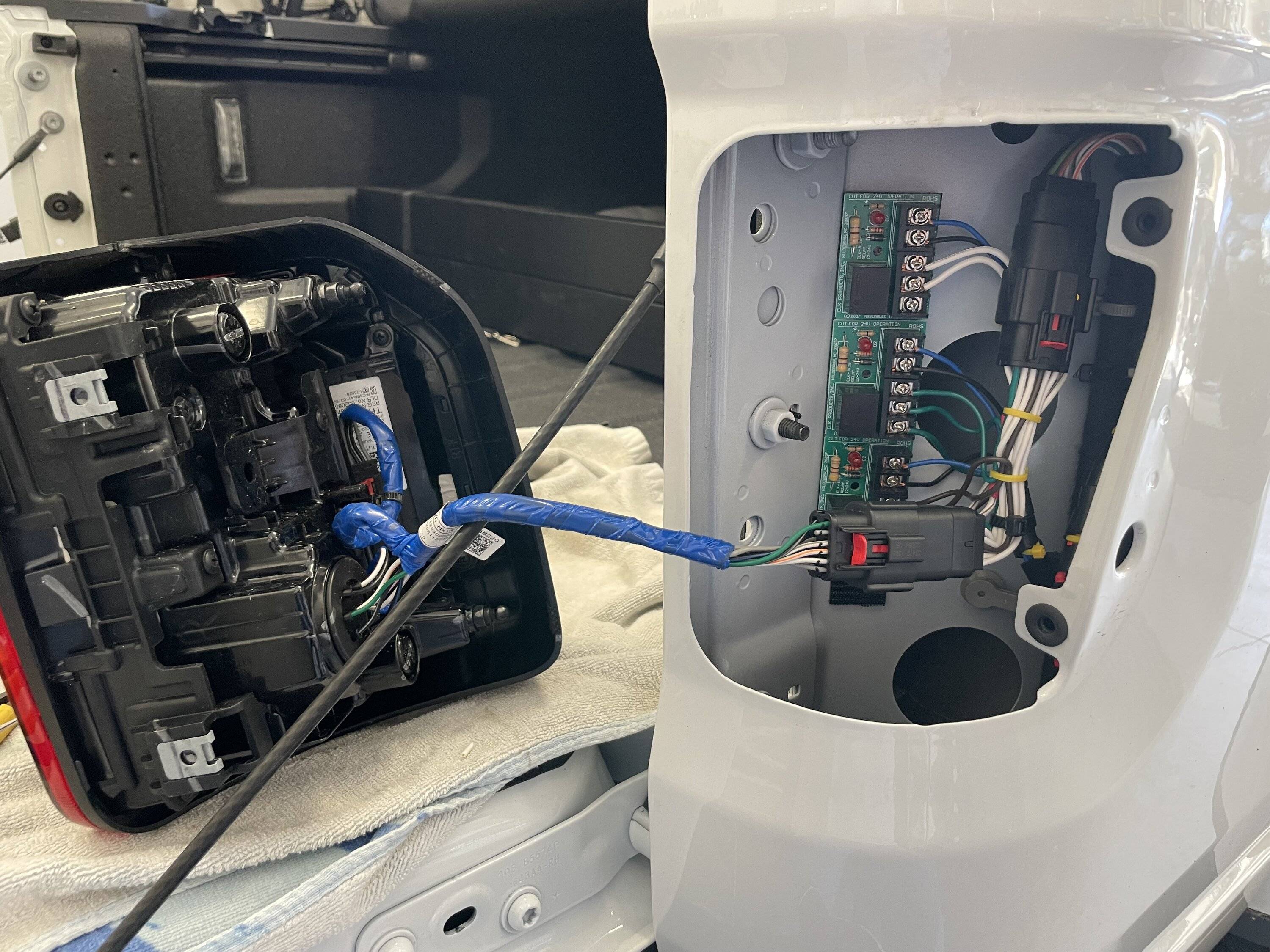 Jeep Wrangler JL JLUR battery flatlining when flat towing IMG_6873