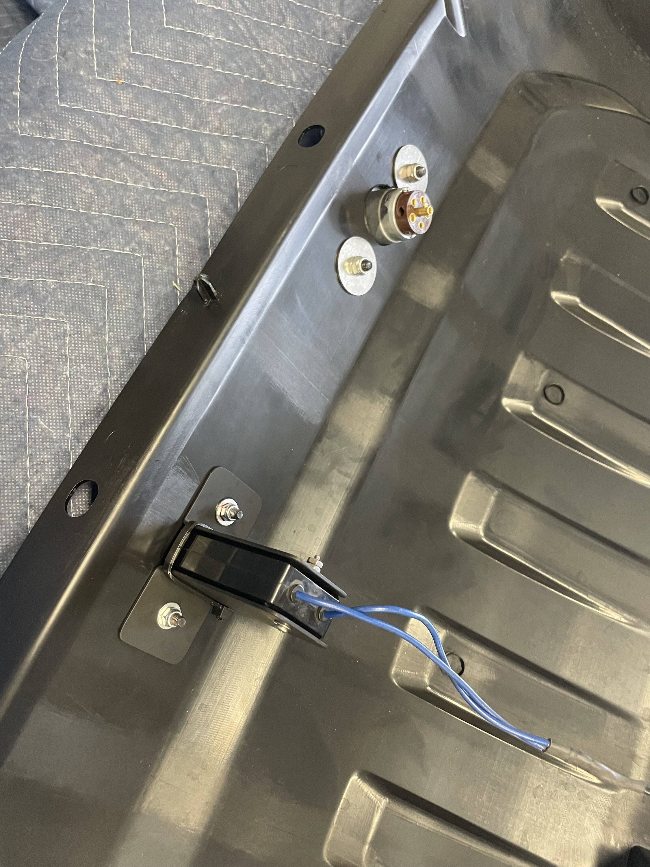 Jeep Wrangler JL JLUR battery flatlining when flat towing IMG_6722