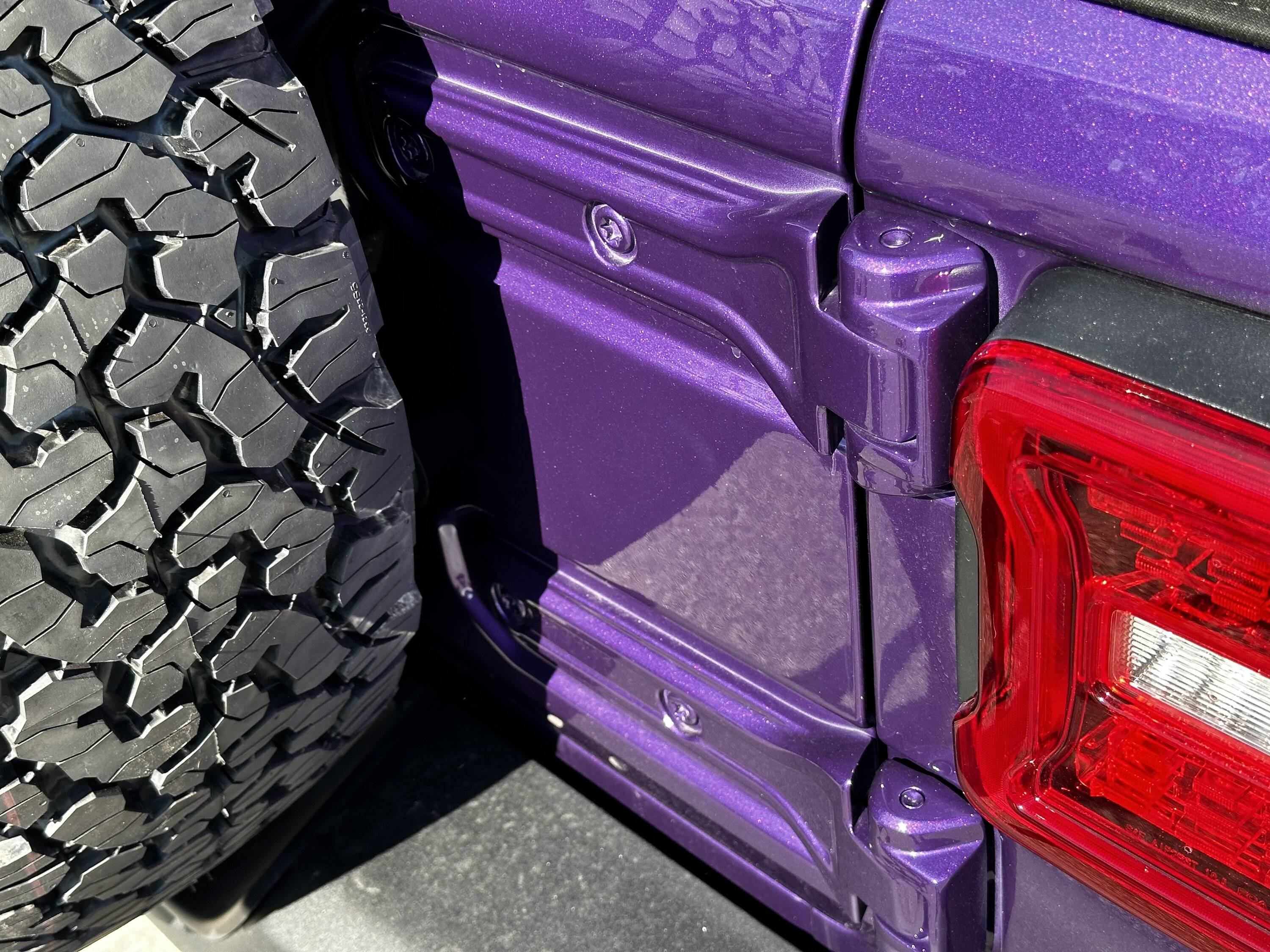 Jeep Wrangler JL 2023 factory paint flaw BA0F964A-7E0D-43E1-A709-7A4832F58AA1