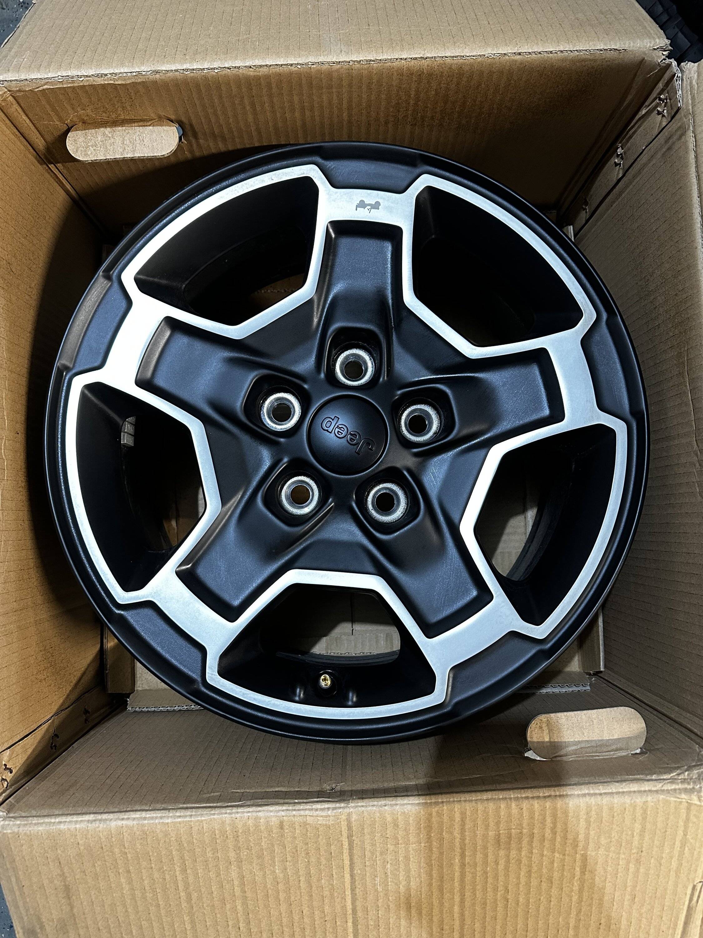 Jeep Wrangler JL Optional Mojave Wheels // Wheel Locks IMG_0960