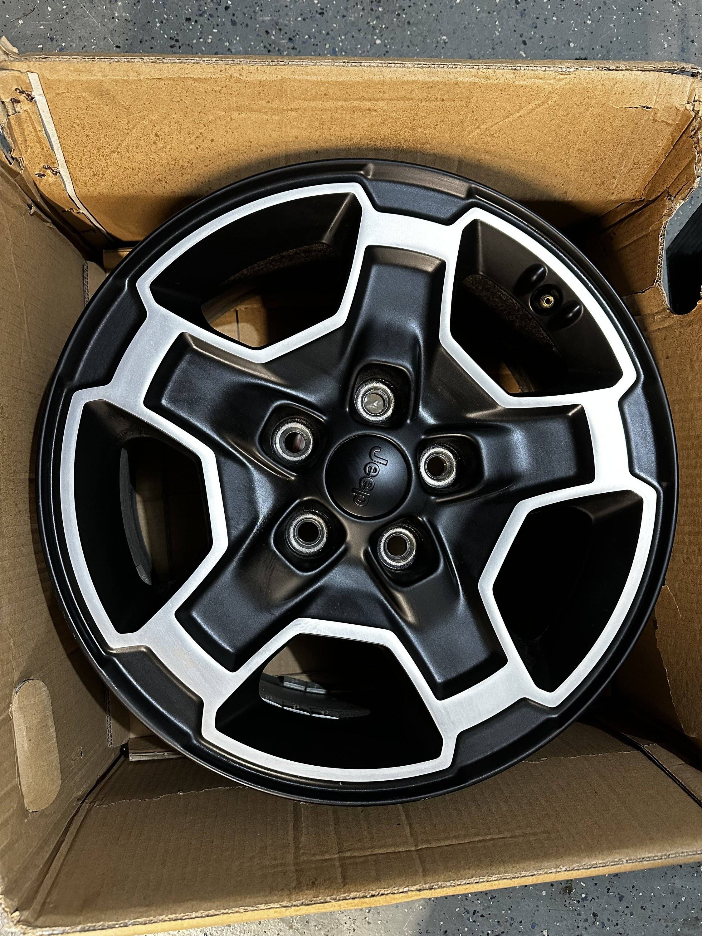 Jeep Wrangler JL Optional Mojave Wheels // Wheel Locks IMG_0959
