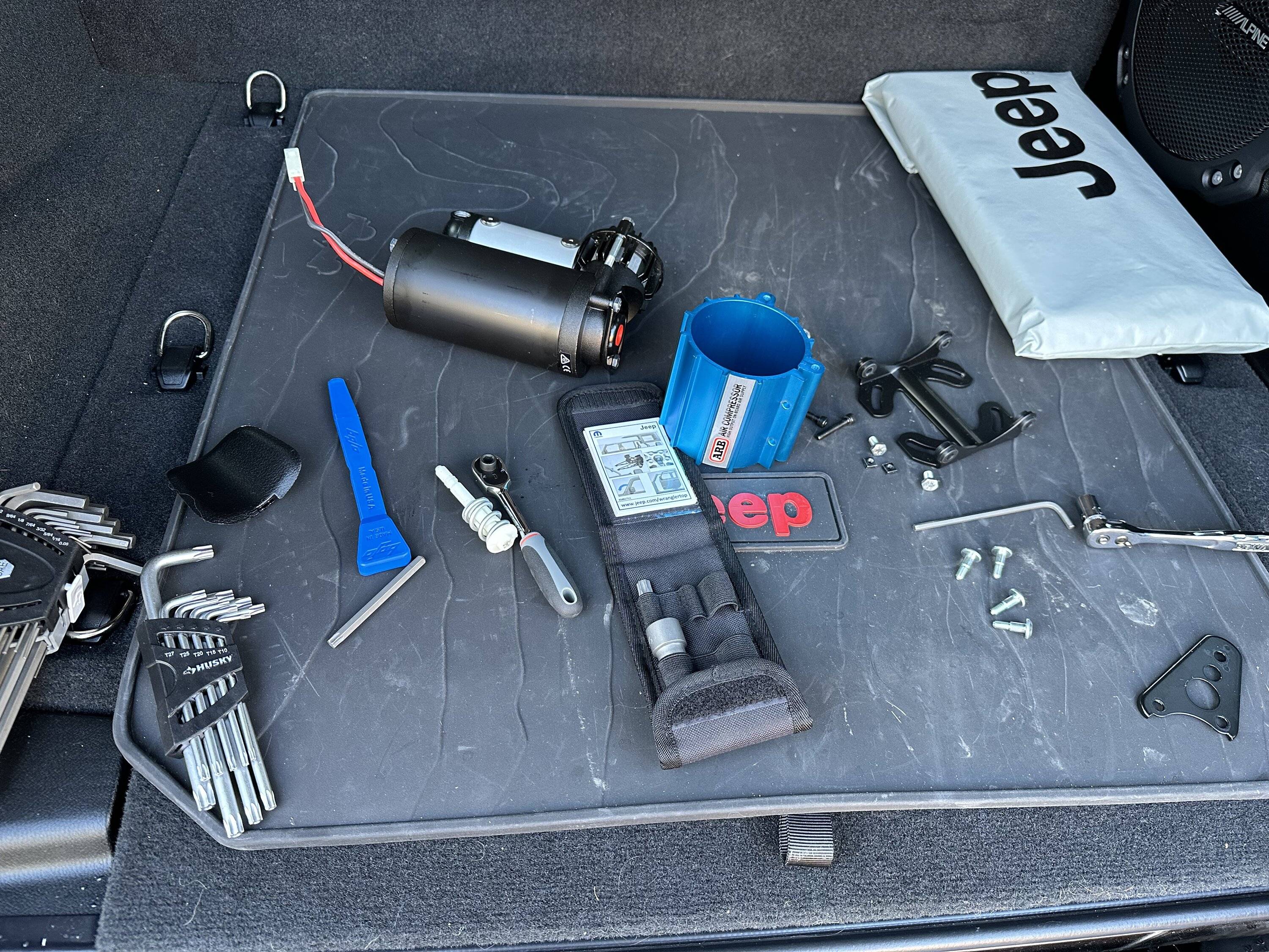 Jeep Wrangler JL Discreet air compressor install - 4xe IMG_0855