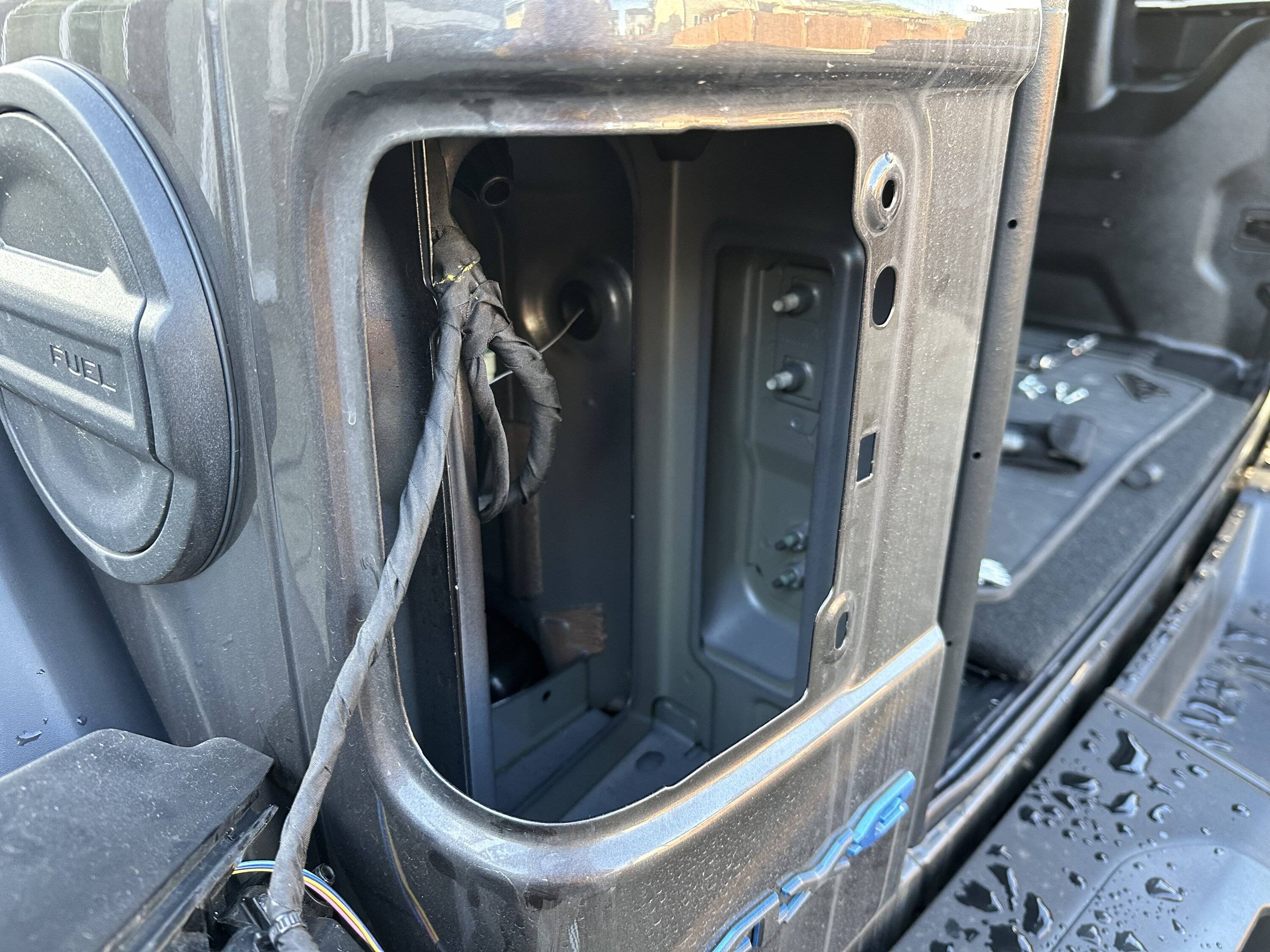 Jeep Wrangler JL Discreet air compressor install - 4xe IMG_0854
