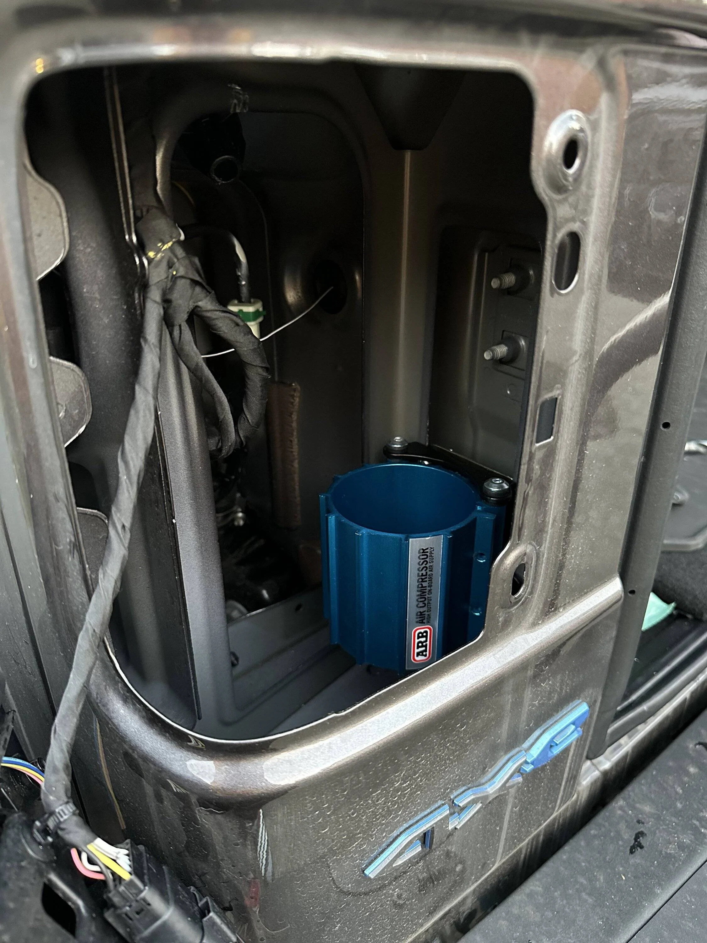 Jeep Wrangler JL Discreet air compressor install - 4xe IMG_0858