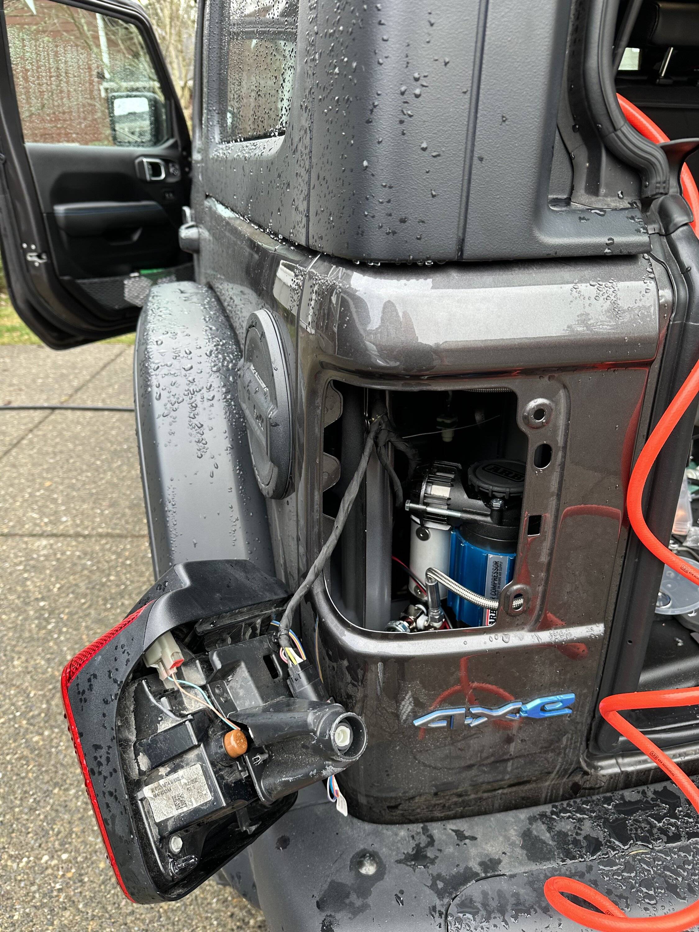 Jeep Wrangler JL Discreet air compressor install - 4xe IMG_0880