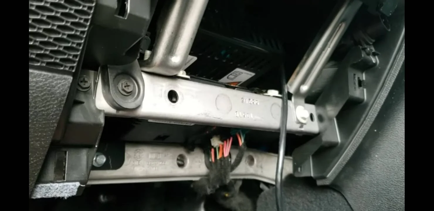 Jeep Wrangler JL On Board Battery  Maintainer / Charger install Screenshot_20230127-235027_YouTu