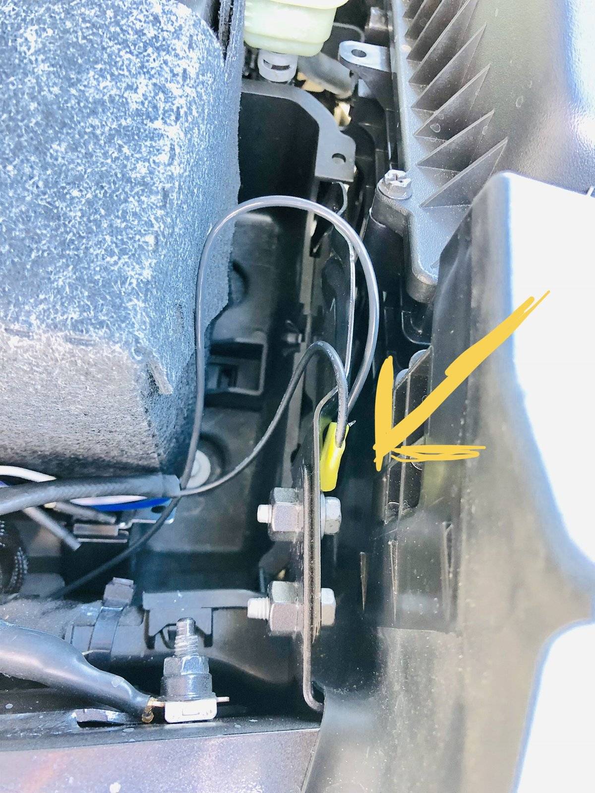 Jeep Wrangler JL Utilizing factory aux switchs ED650442-8D7B-4E15-BE06-9A4E1F730B3C