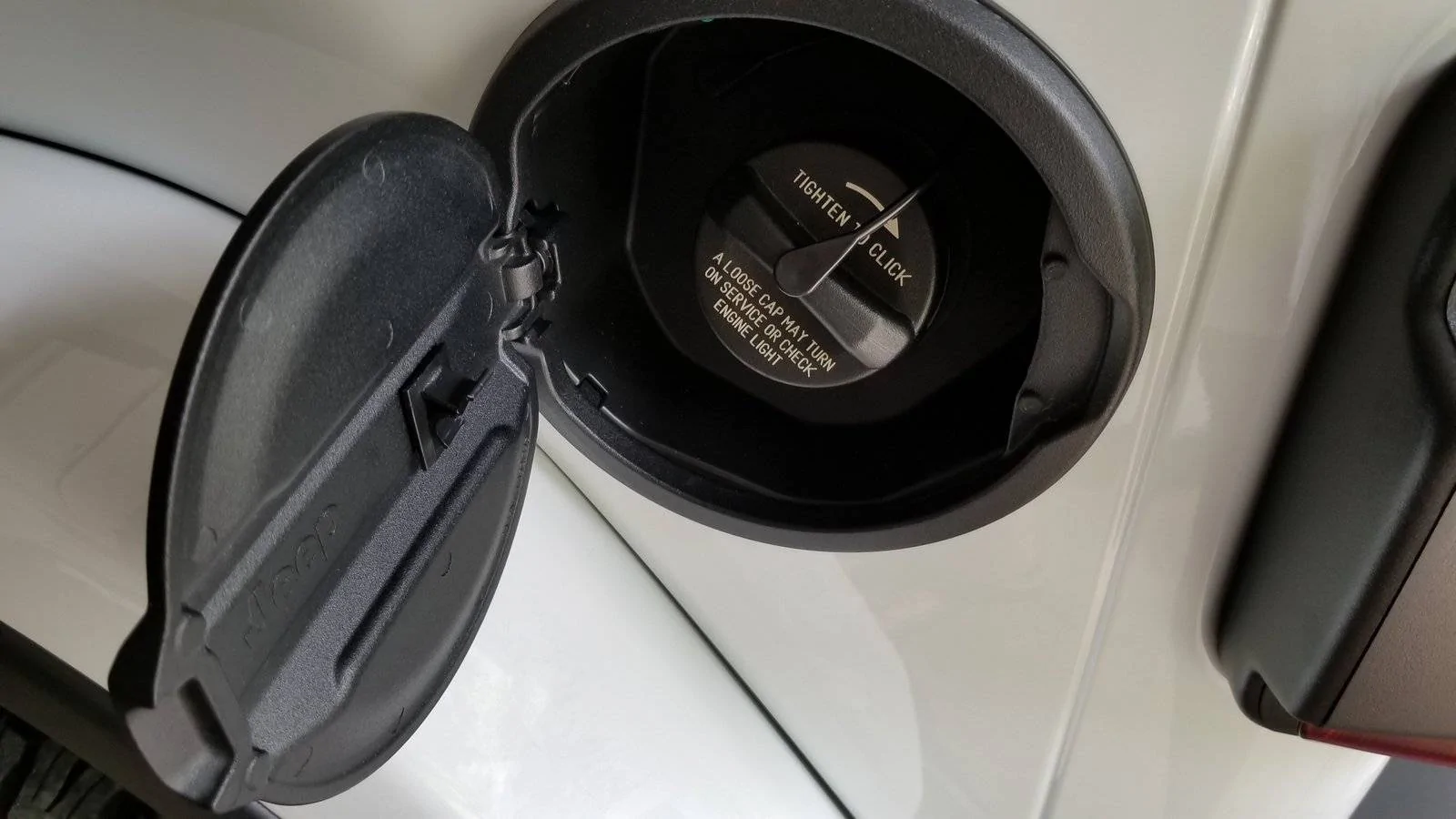 Jeep Wrangler JL Gas Cap in the Way 03