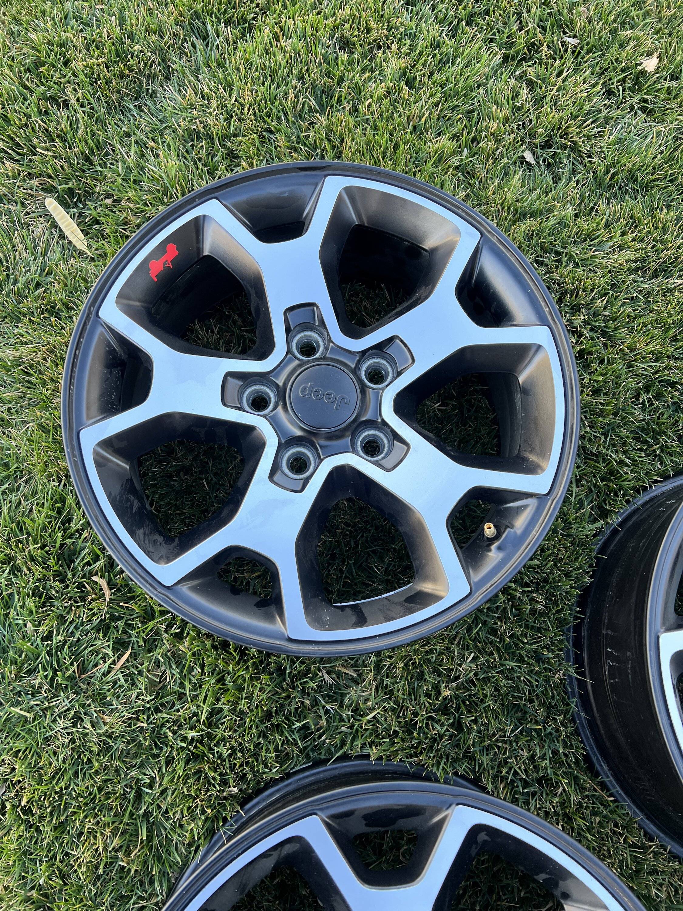 Jeep Wrangler JL 5 2021 Rubicon Wheels $200 D45470AC-F4B1-4BC8-9D5E-860A43C7671F
