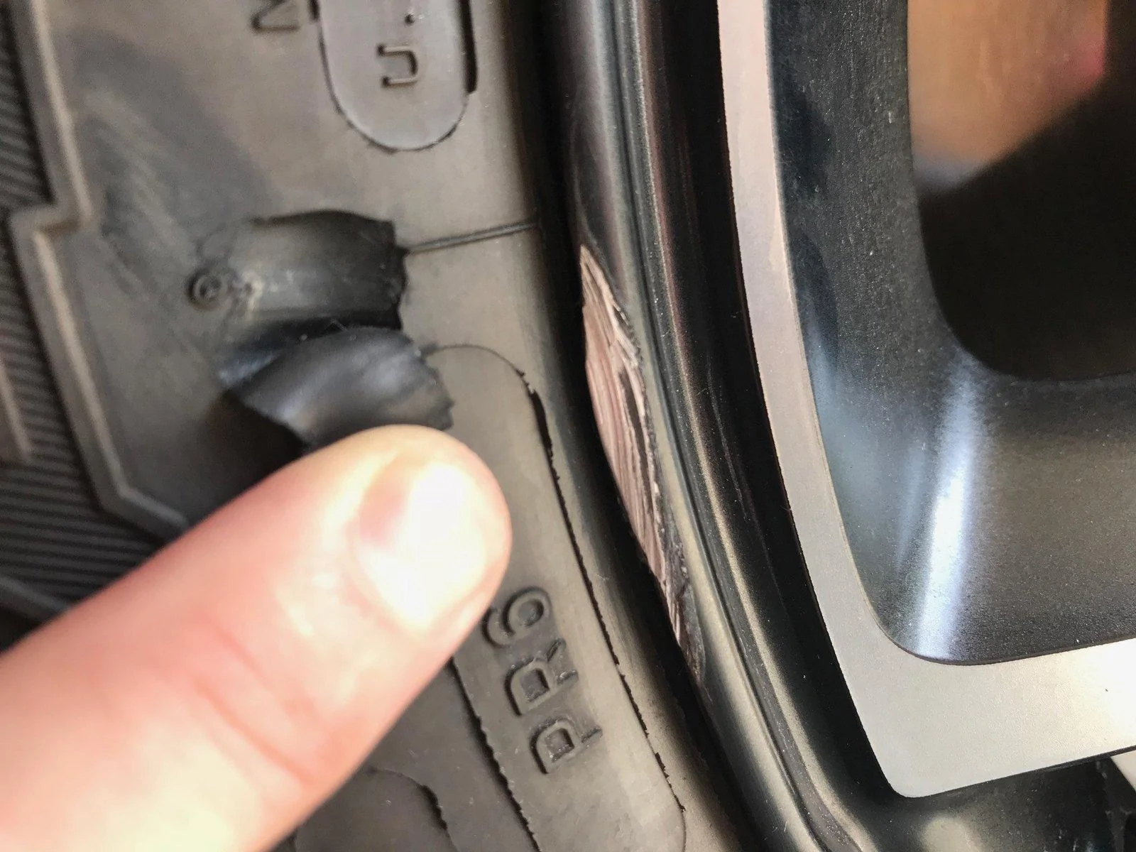 Jeep Wrangler JL Damaged tire sidewall upload_2018-7-30_17-2-41