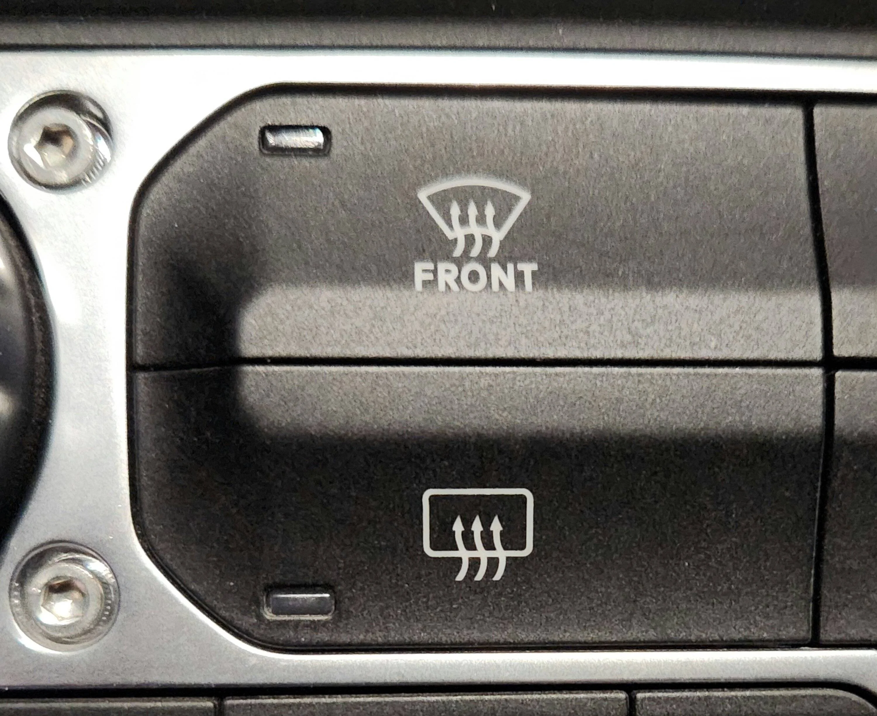 Jeep Wrangler JL What triggers Heated Mirror? 20230209_213811
