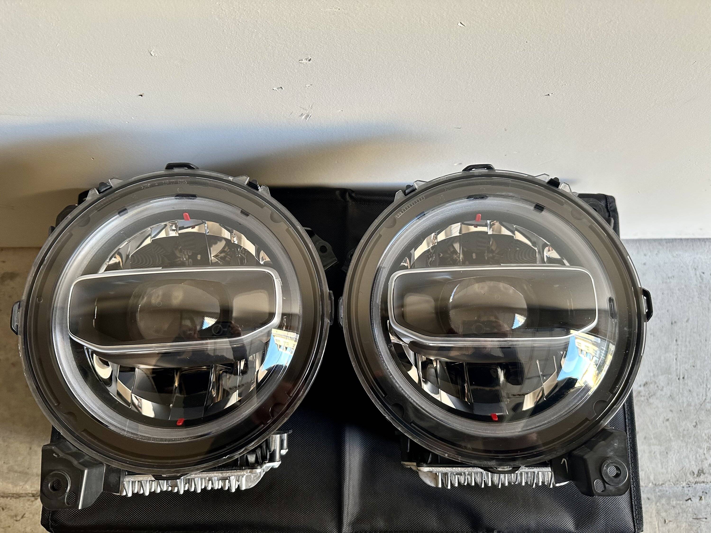 Jeep Wrangler JL Factory Jeep JL Led Headlights 10F28872-4B3A-4E9D-A907-34BEF102D655