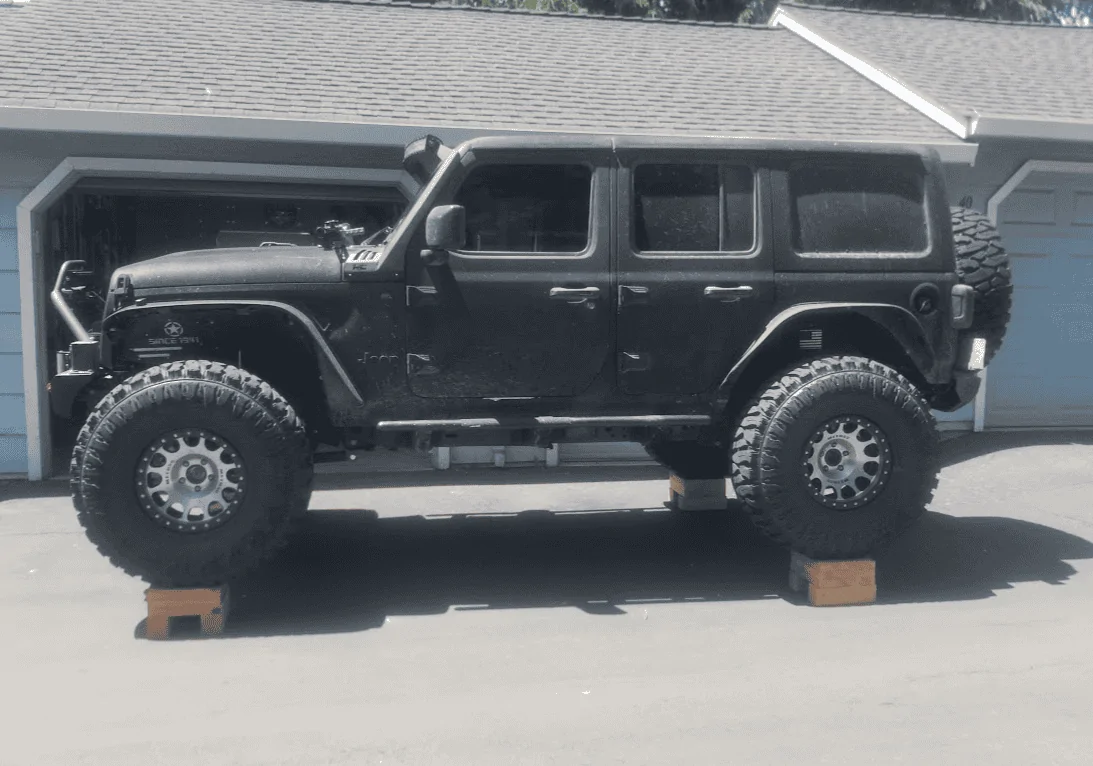 Jeep Wrangler JL Had a jack stand collapse today. 1676390894908